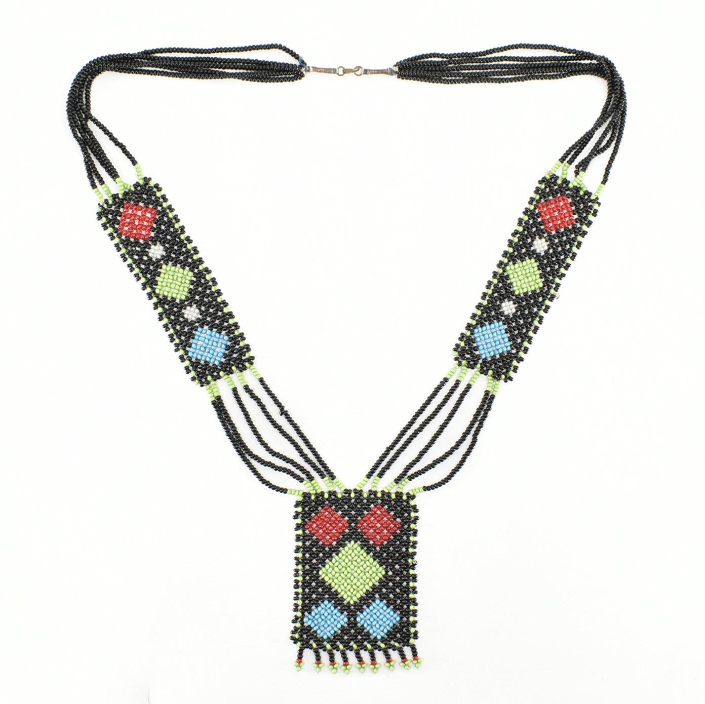 COLLECTION OF ASSORTED NATIVE AMERICAN NAVAJO STYLE BEADED JEWELLERY - Image 3 of 5