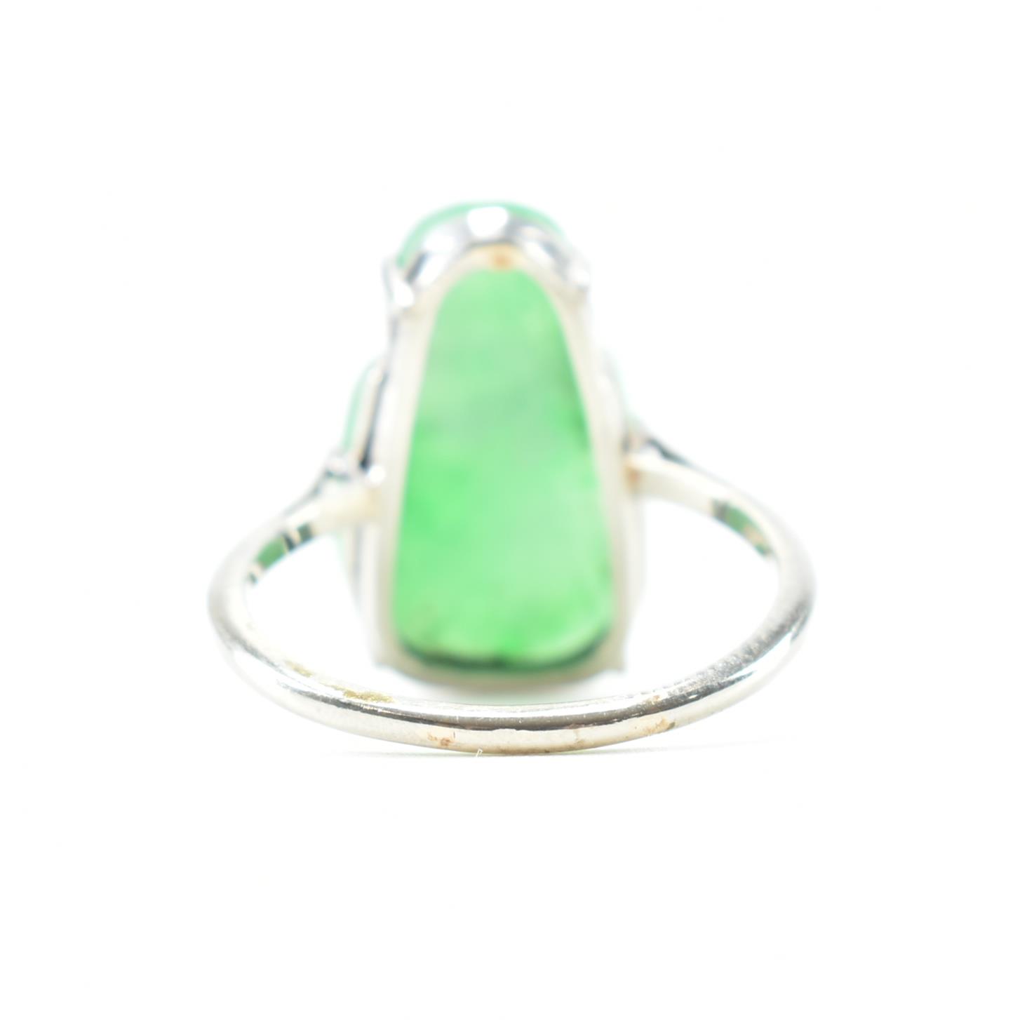 9CT WHITE GOLD & JADE BUDDHA RING - Image 5 of 8