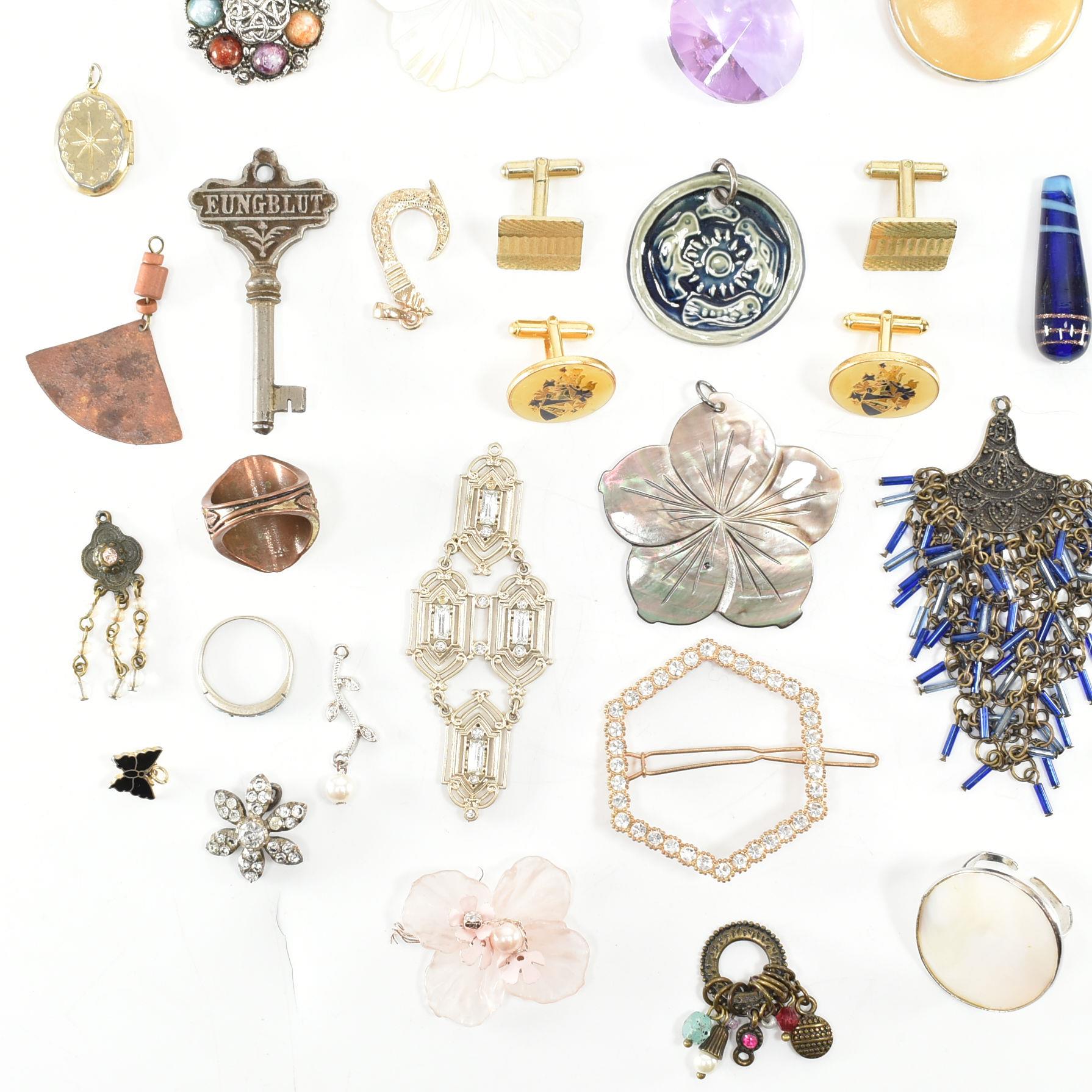 COLLECTION OF ASSORTED COSTUME JEWELLERY - Image 4 of 7