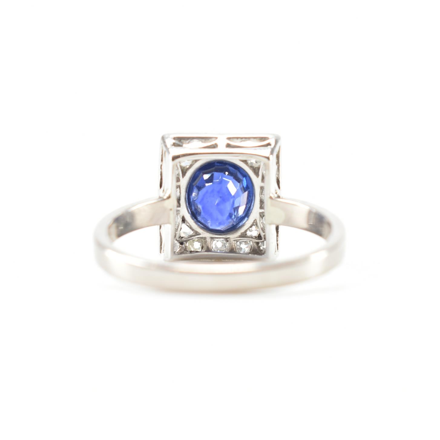 18CT WHITE GOLD SAPPHIRE & DIAMOND TARGET RING - Image 4 of 8