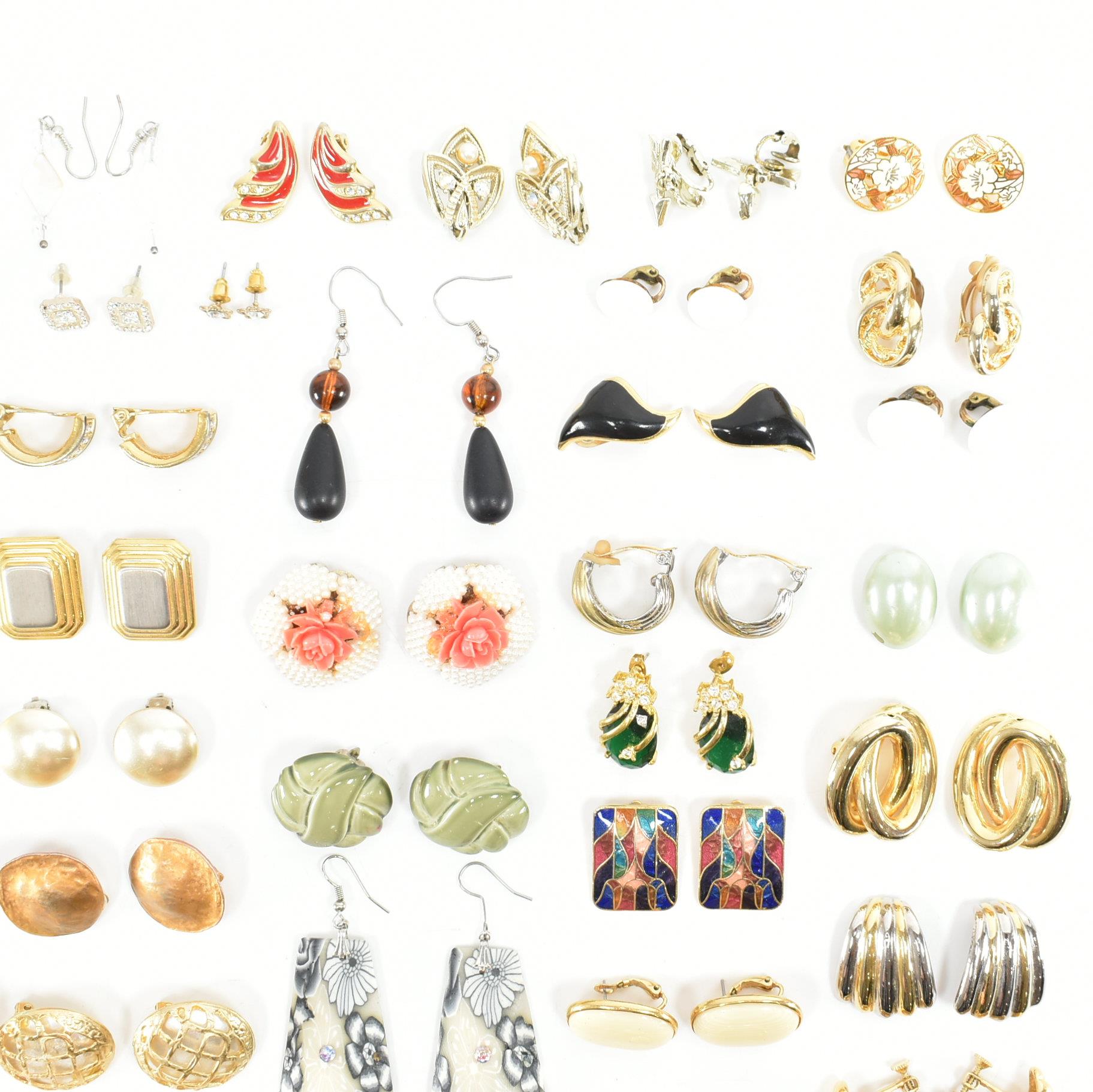 COLLECTION OF ASSORTED COSTUME JEWELLERY EARRINGS - Image 8 of 8