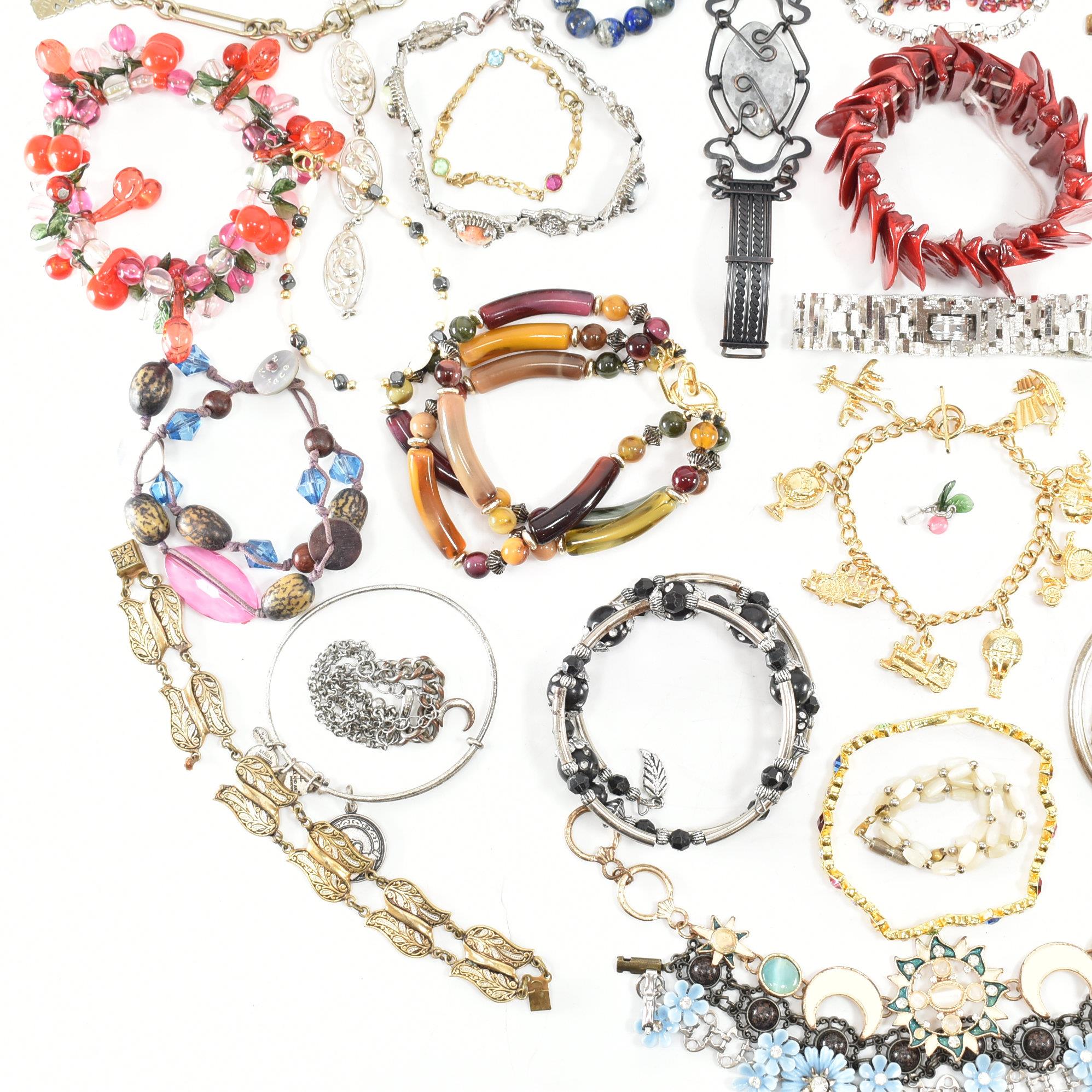 COLLECTION OF ASSORTED COSTUME JEWELLERY BRACELETS - Image 2 of 5