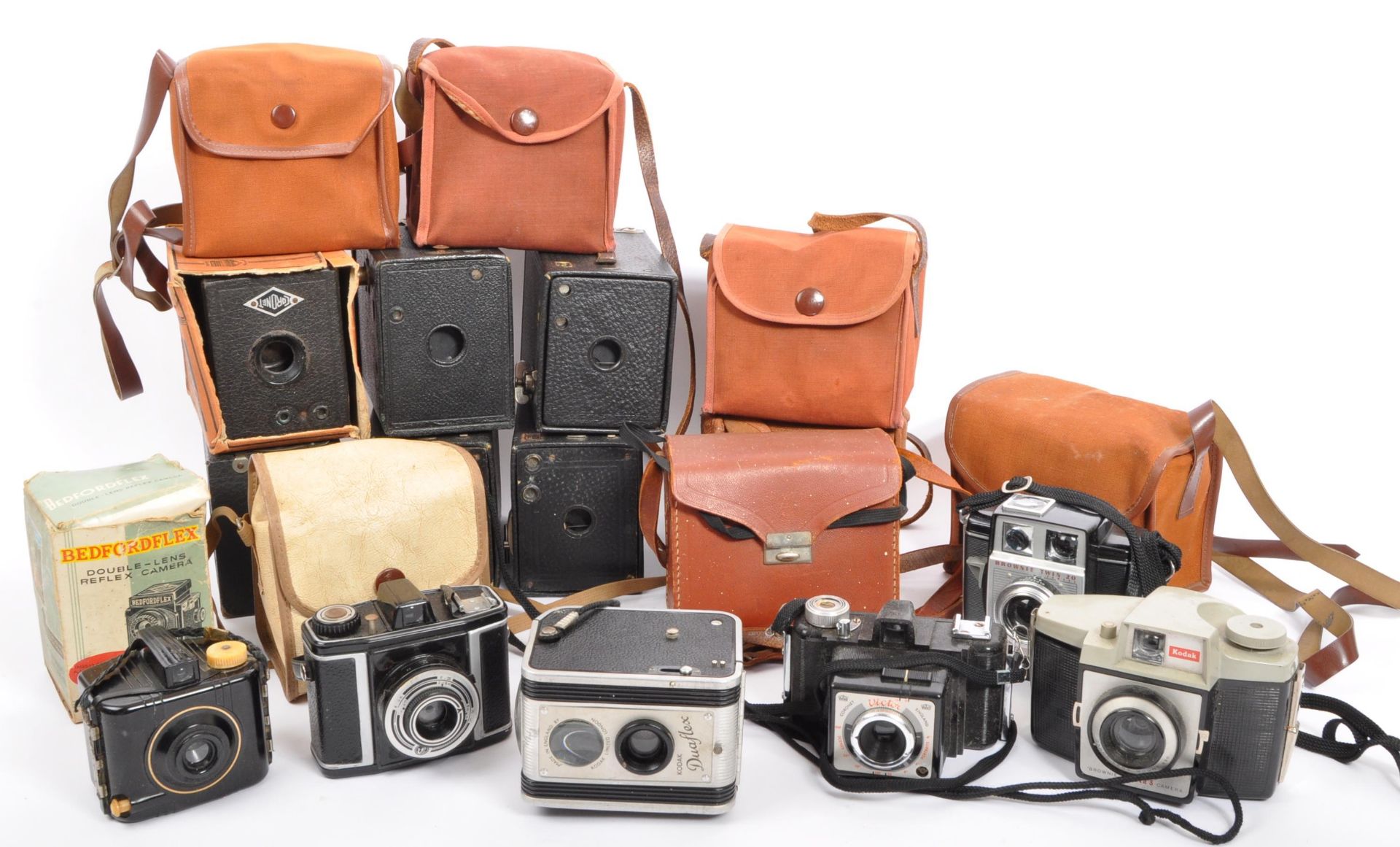 LARGE COLLECTION OF 20TH CENTURY BOX CAMERAS
