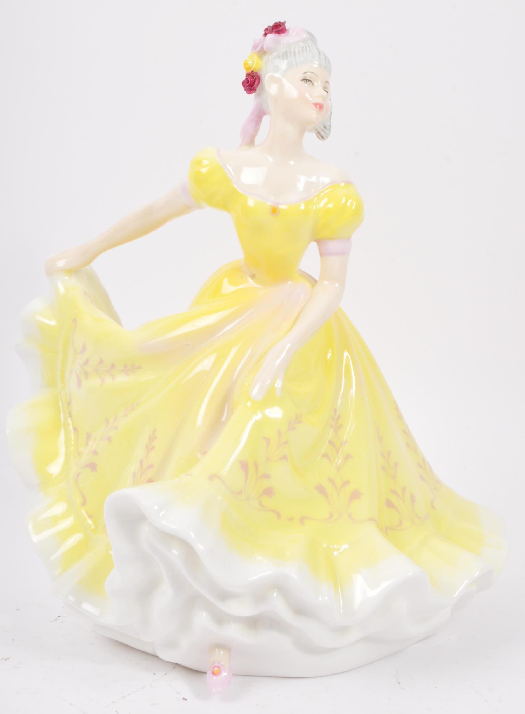 A COLLECTION OF ROYAL DOULTON & EXCLUSIVE FIGURINES - Image 3 of 8