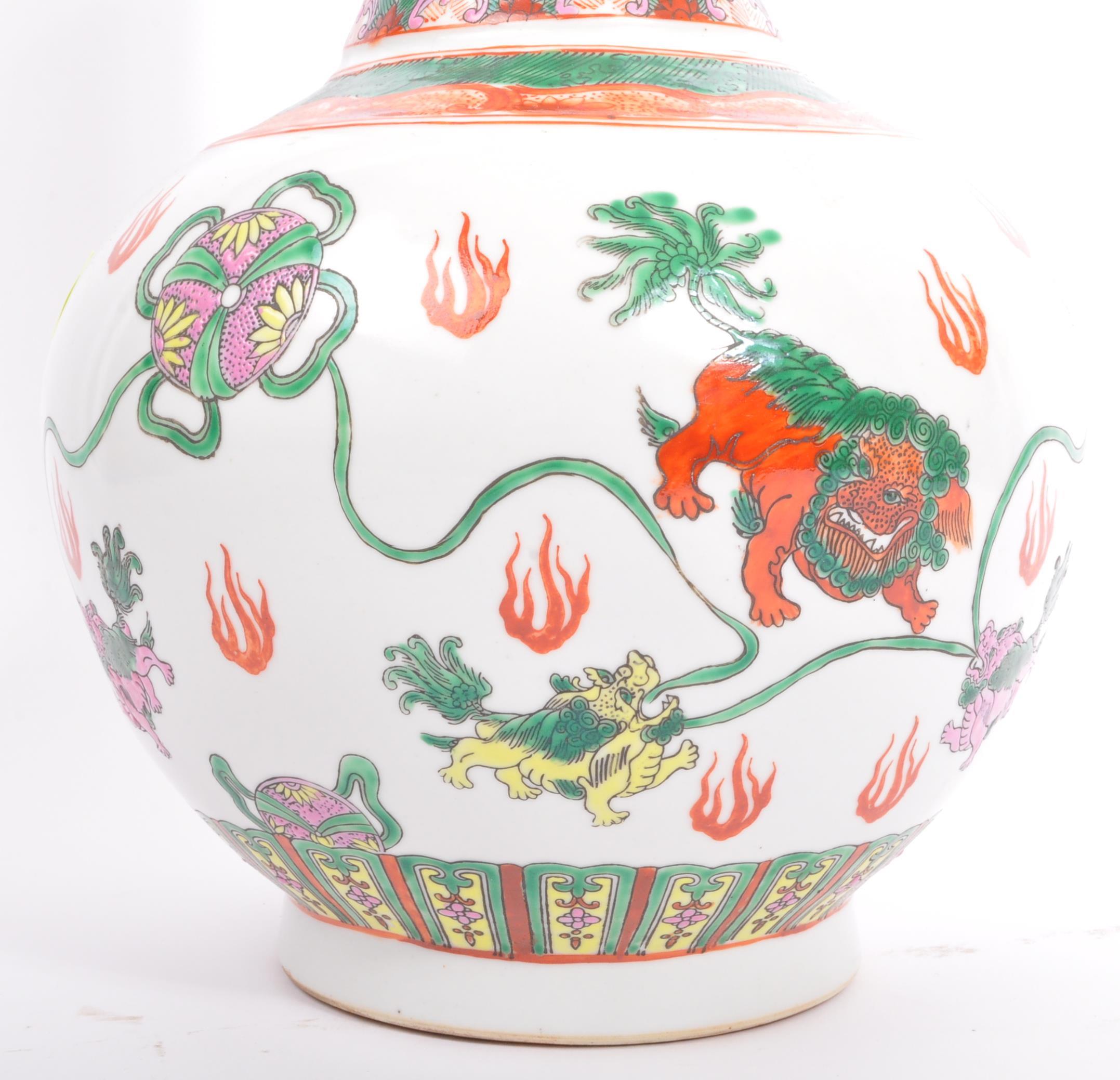 LARGE 19TH CENTURY CHINESE WHITE FLORAL & FOLIATE VASE - Image 2 of 5