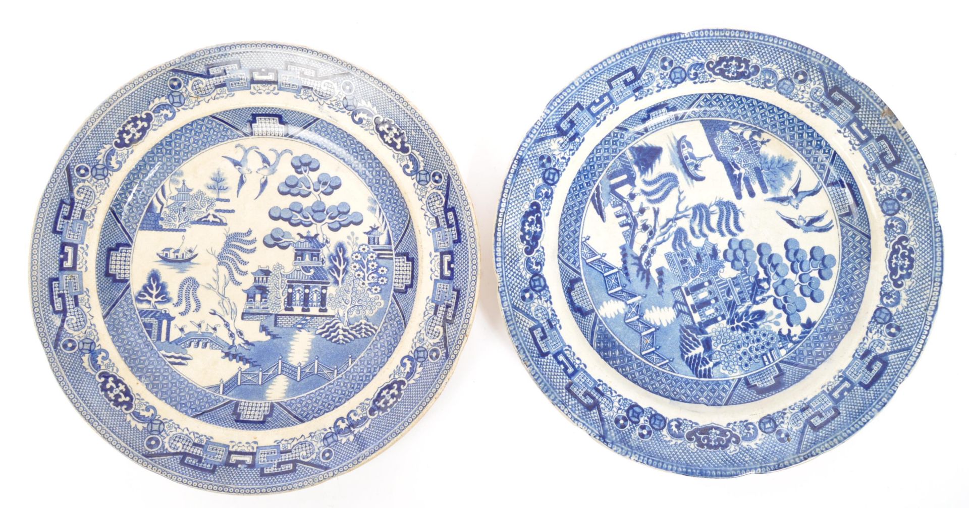 COLLECTION OF VICTORIAN BLUE & WHITE WILLOW PATTERN PLATES - Image 3 of 6