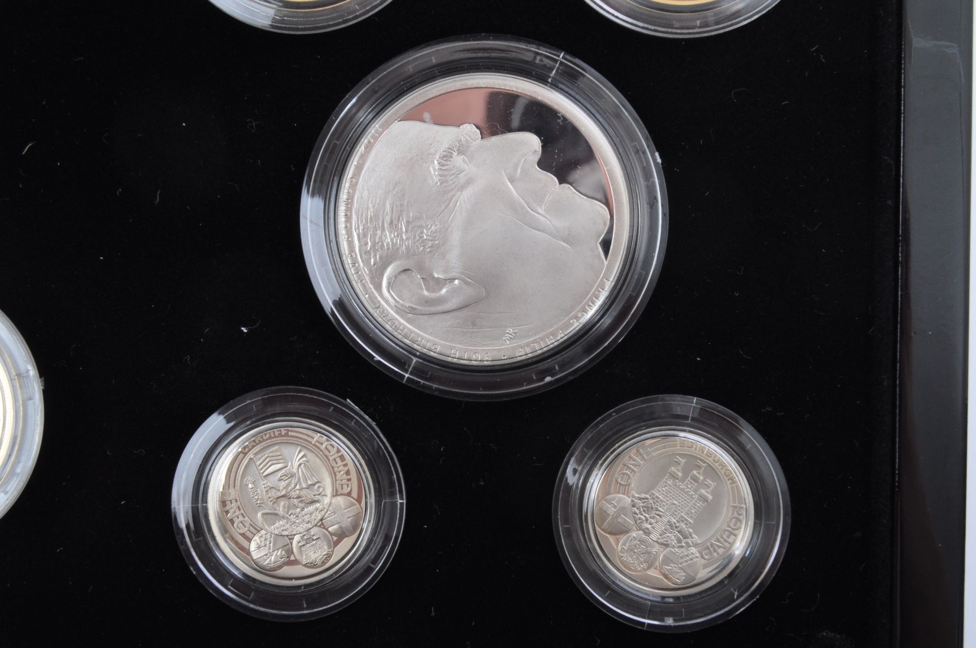 ROYAL MINT 2011 QUEEN ELIZABETH II PROOF COIN SET - Bild 2 aus 5