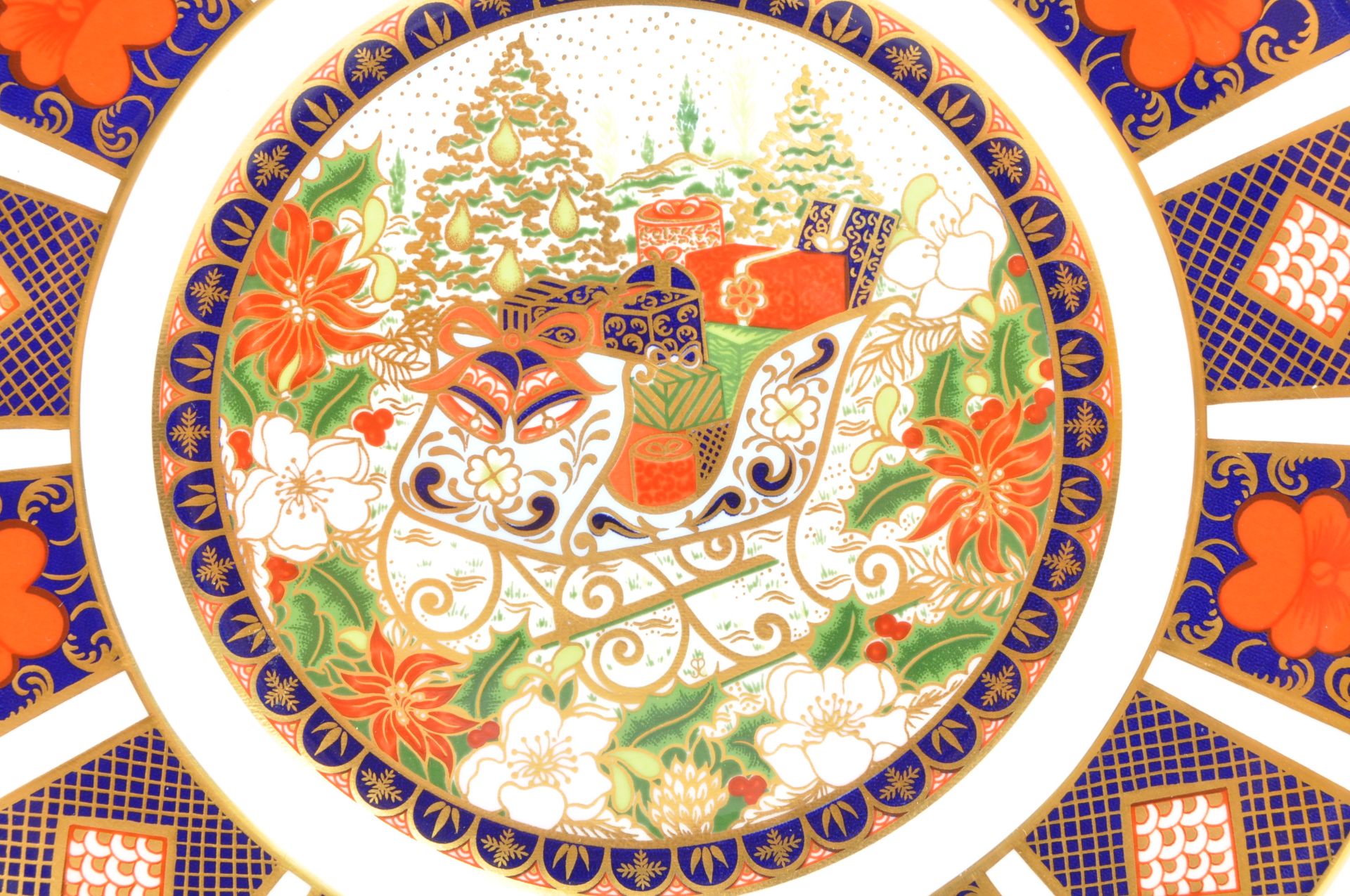 A COLLECTION OF ROYAL CROWN DERBY IMARI PLATES - Image 7 of 11