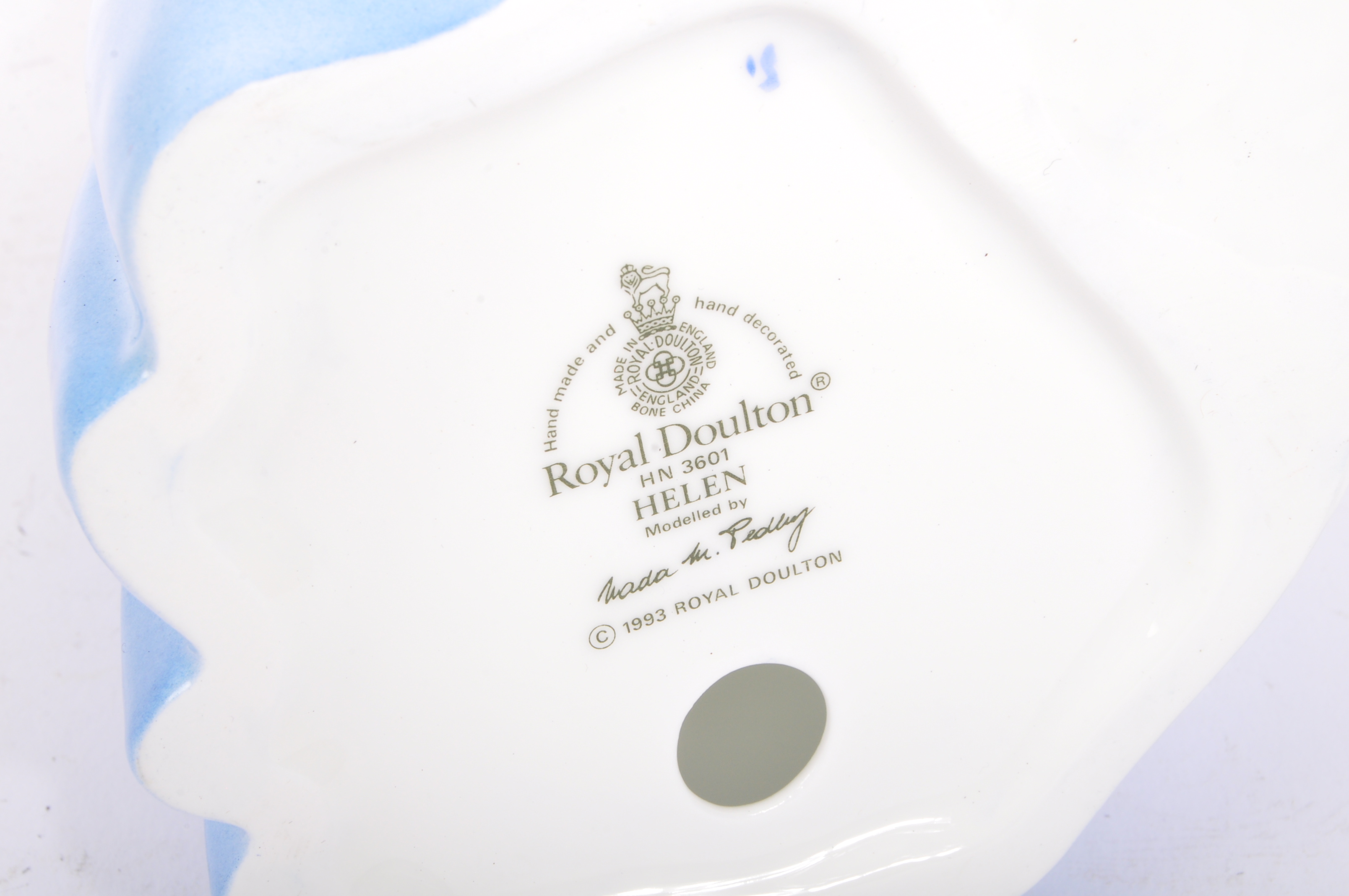 A COLLECTION OF ROYAL DOULTON & EXCLUSIVE FIGURINES - Image 5 of 8