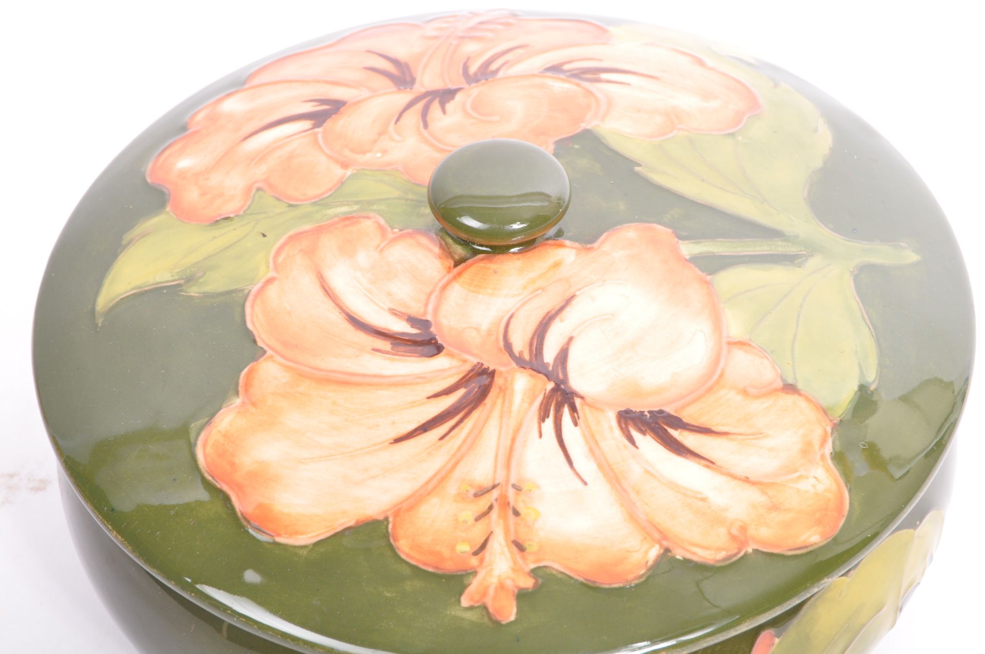 MOORCROFT HIBISCUS PATTERN LIDDED POT - Image 2 of 4