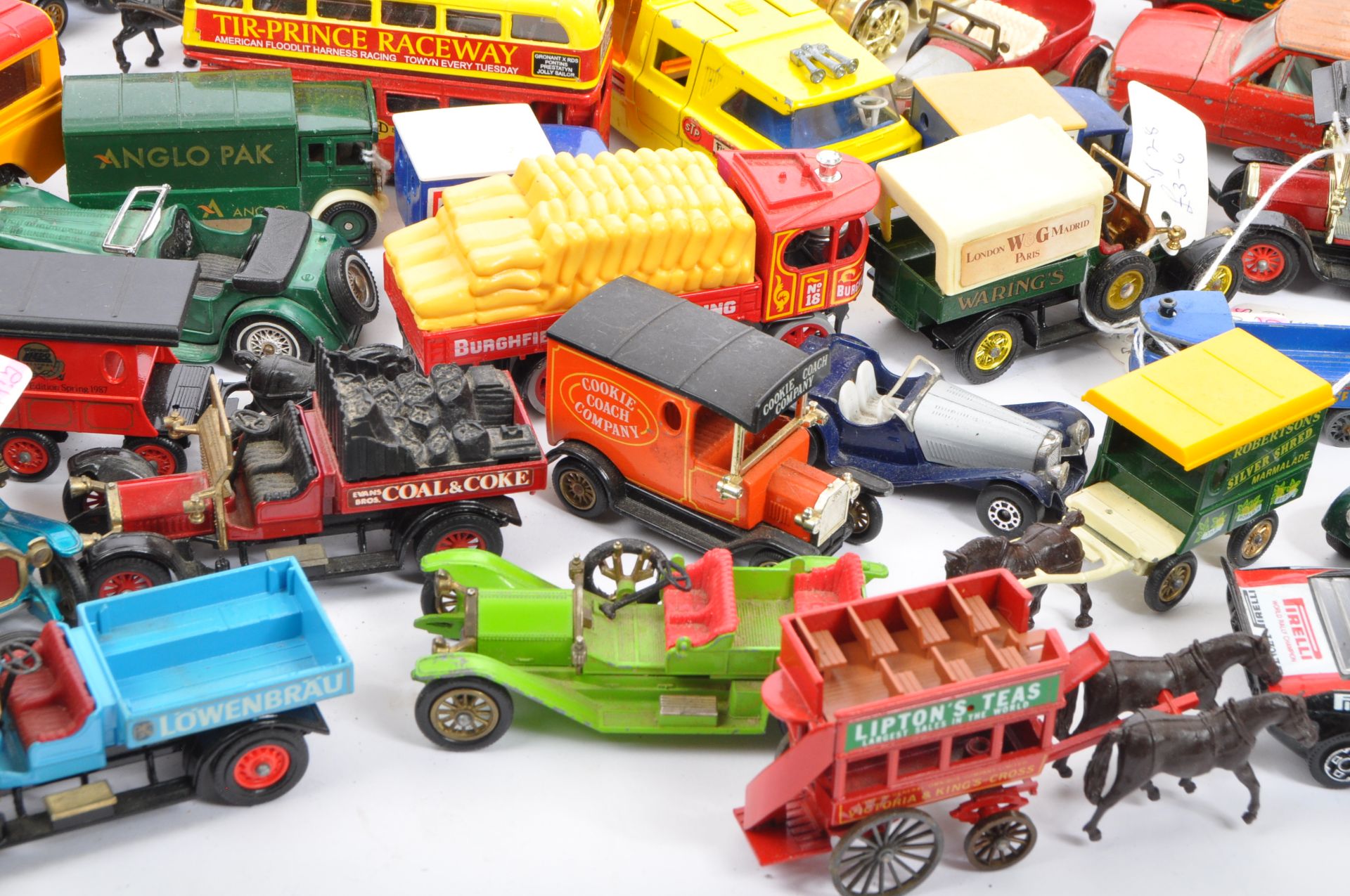 DIECAST - LARGE COLLECTION OF ASSORTED DIECAST MODELS - Image 4 of 9