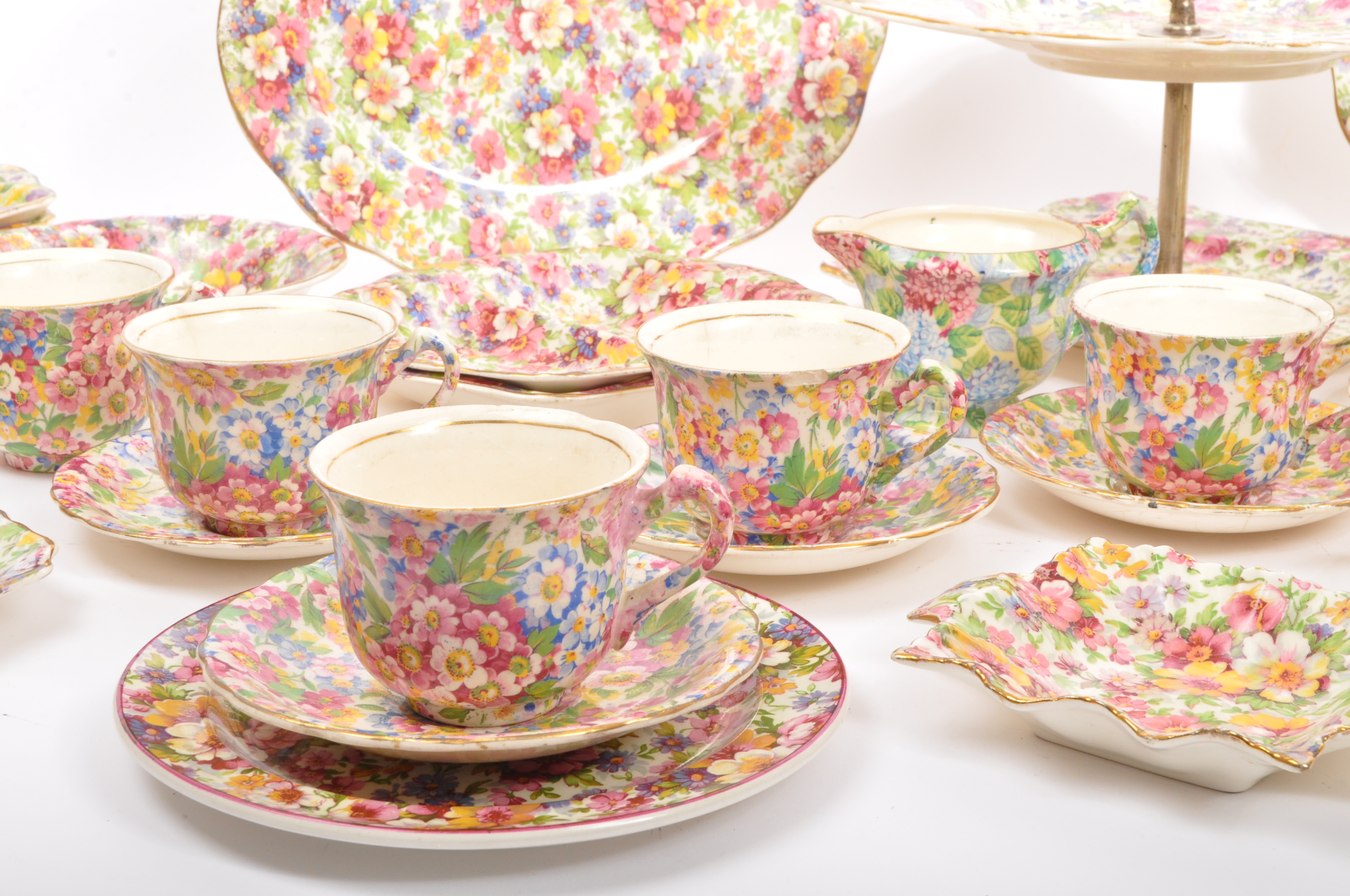 A LARGE COLLECTION OF EARLY 20TH CENTURY CHINTZ CERAMICS - Image 4 of 8