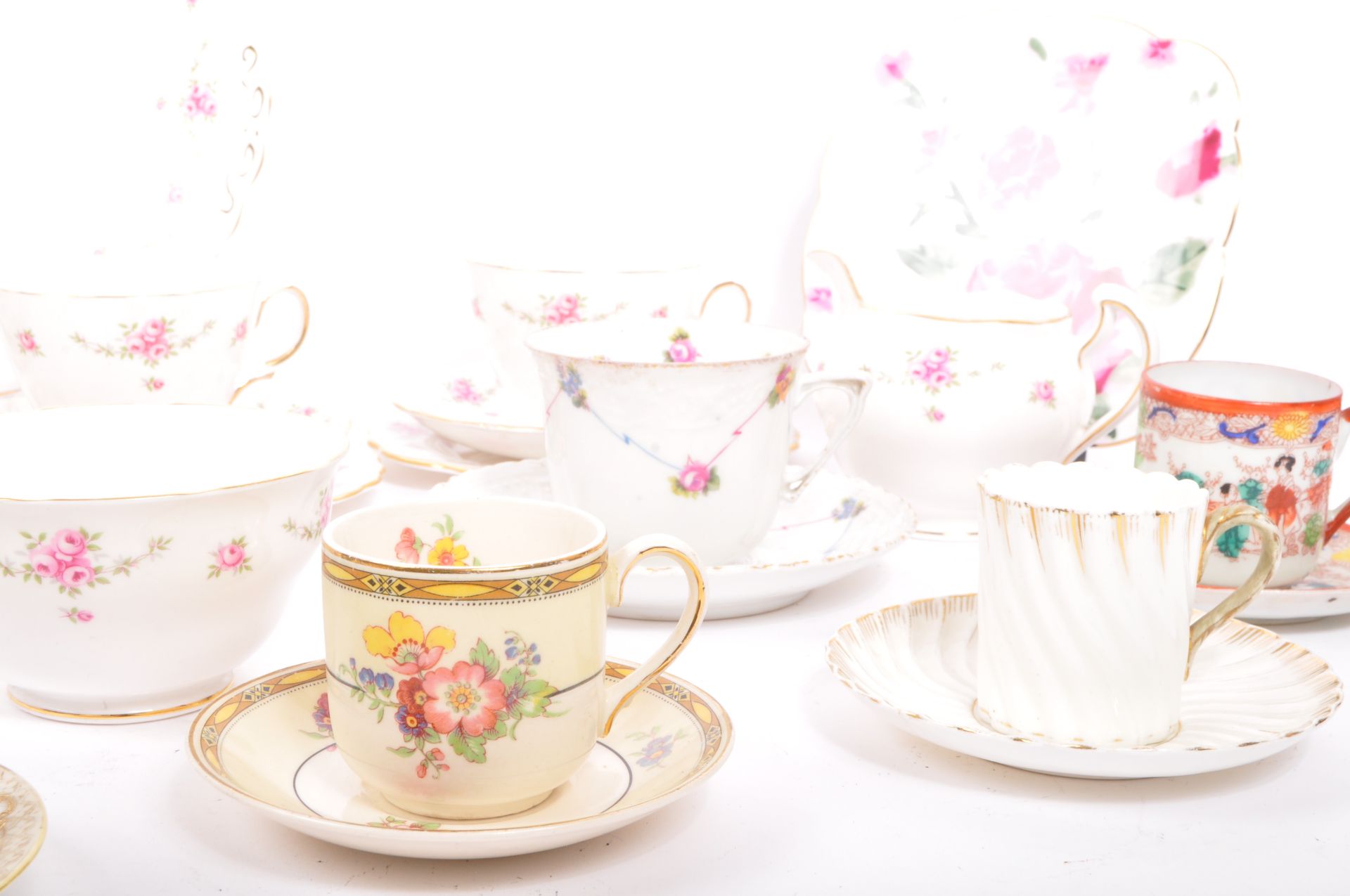 19TH CENTURY & LATER TEACUPS & SAUCERS & TEA SERVICE - Image 2 of 11