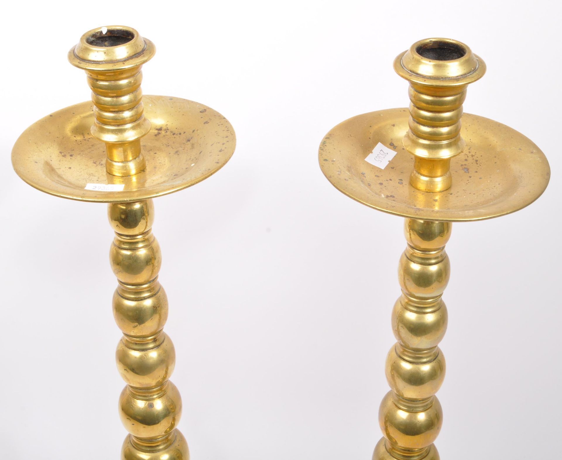 PAIR OF 19TH CENTURY BOBBIN TURNED EFFECT BRASS CANDLESTICKS - Image 3 of 6