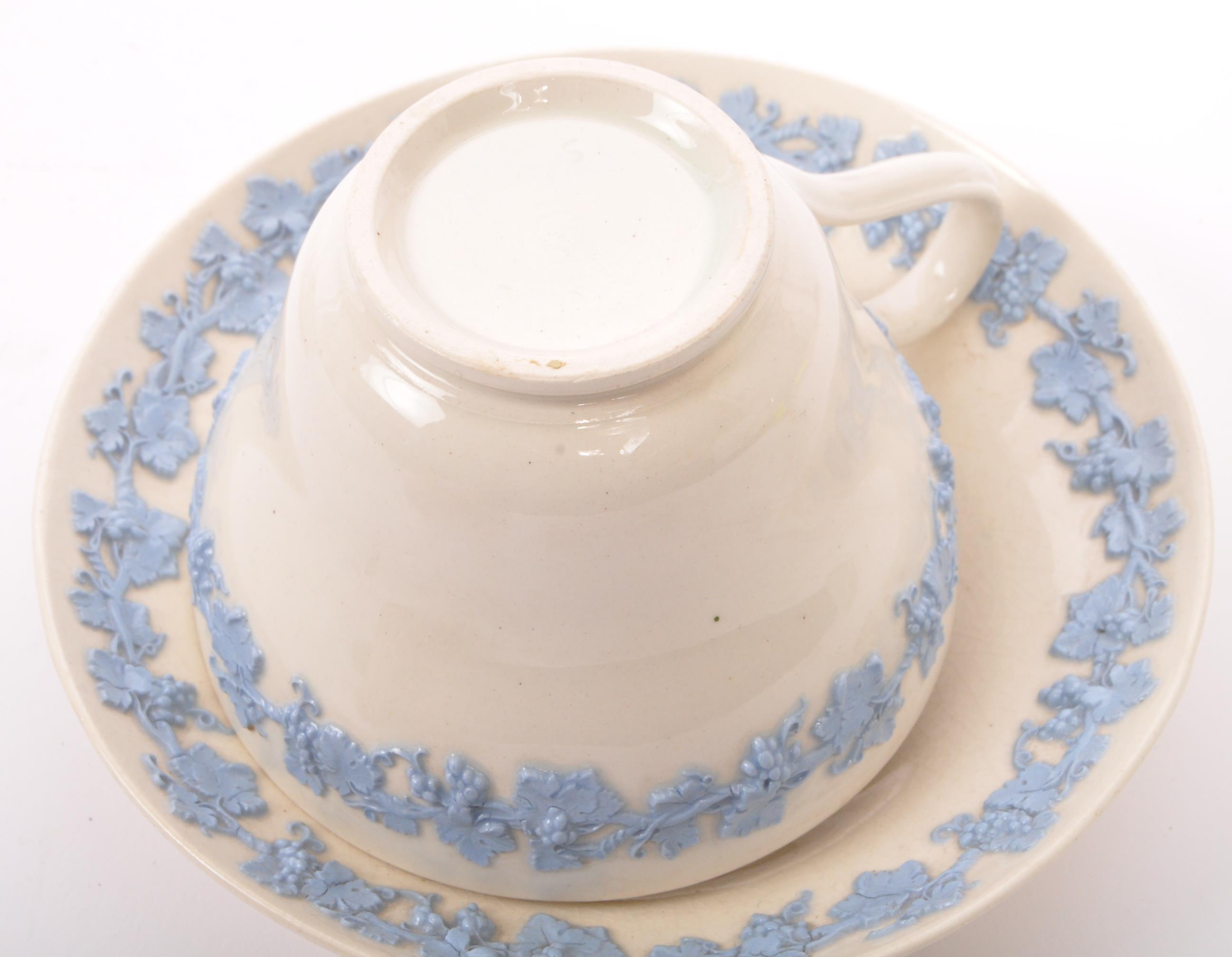 WEDGWOOD QUEENSWARE - VINTAGE 20TH CENTURY TEA SET - Image 4 of 5