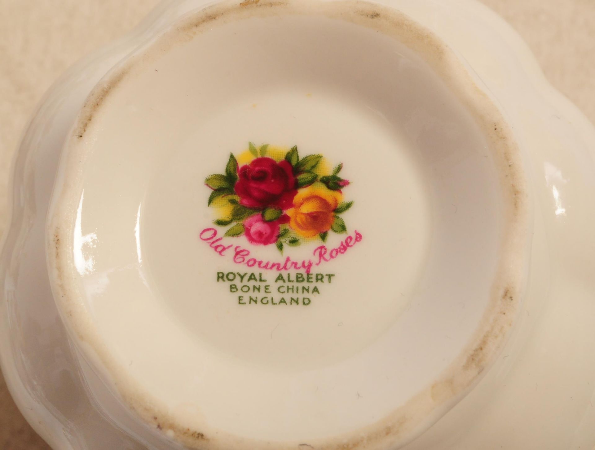 ROYAL ALBERT OLD COUNTRY ROSES TEA & DINNER SERVICE - Image 7 of 7