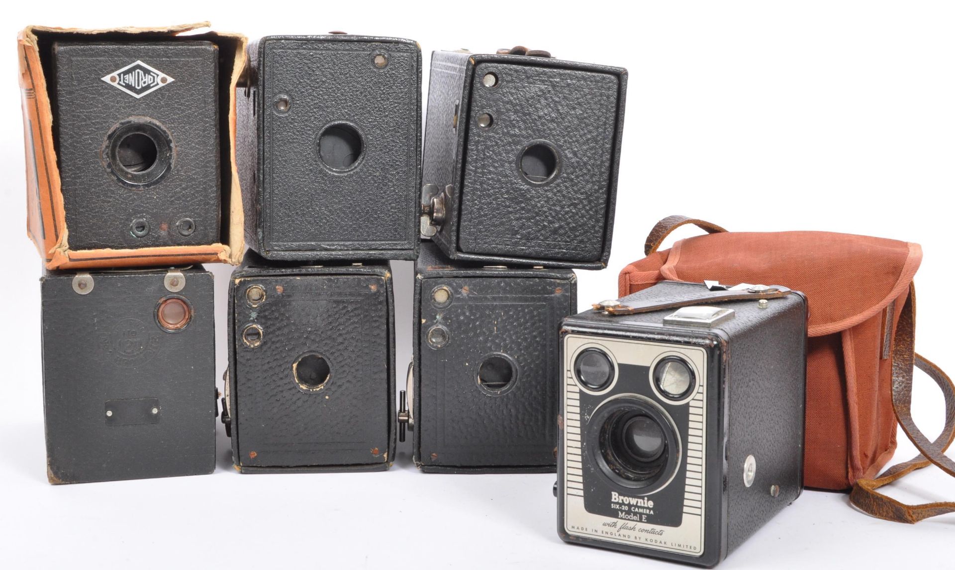 LARGE COLLECTION OF 20TH CENTURY BOX CAMERAS - Image 2 of 6