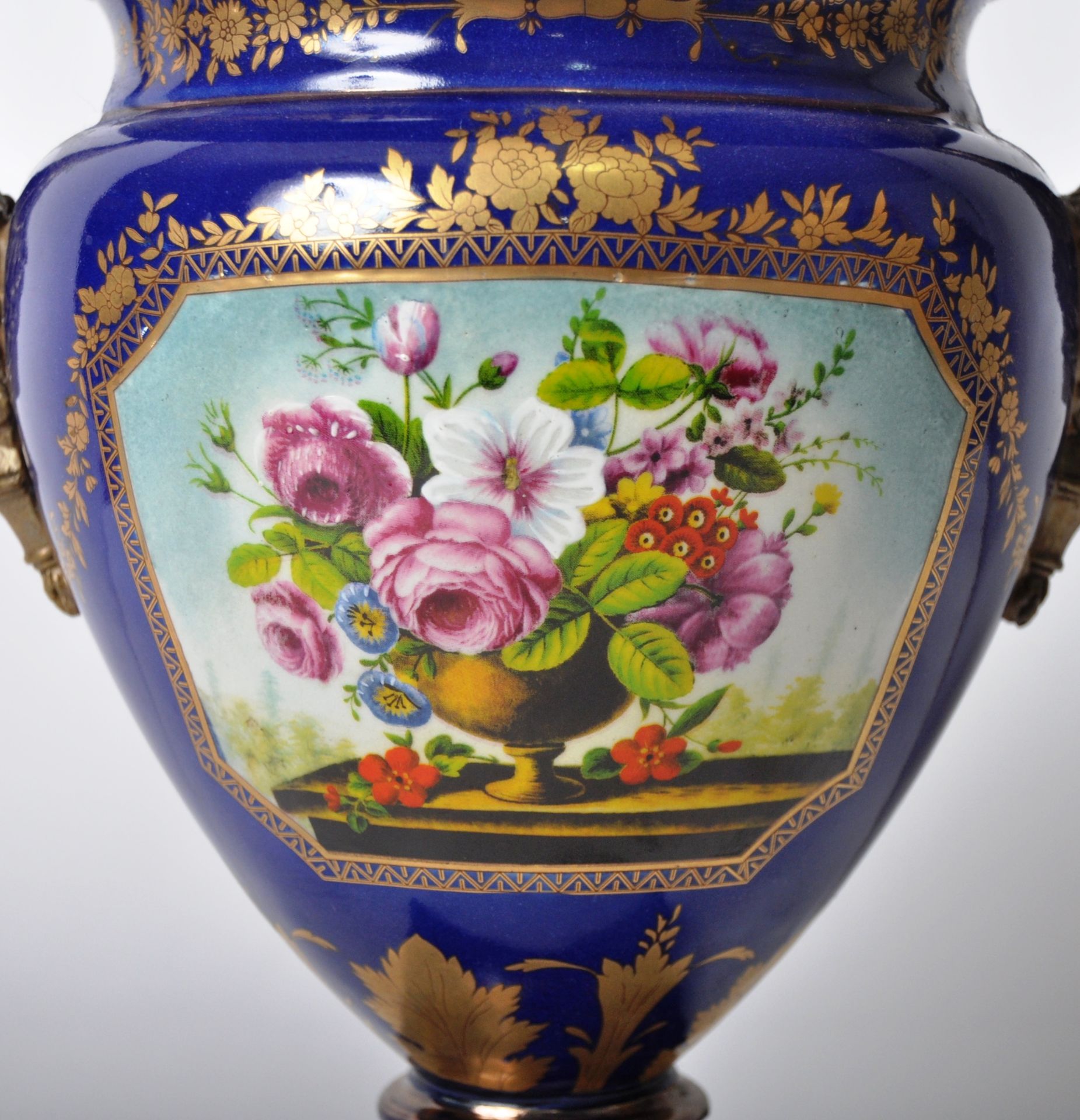EARLY 20TH CENTURY PORCELAIN LIDDED URN - Image 4 of 11