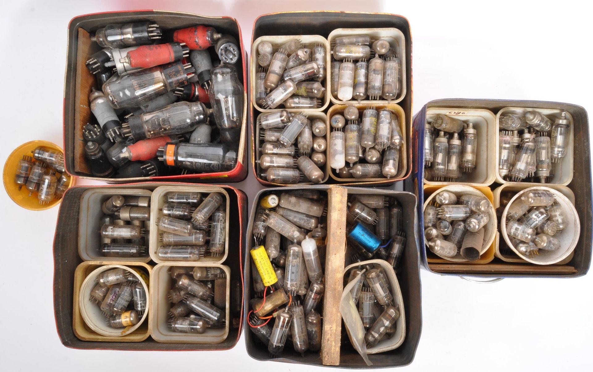 COLLECTION OF VINTAGE 20TH CENTURY LOOSE RADIO VALVES