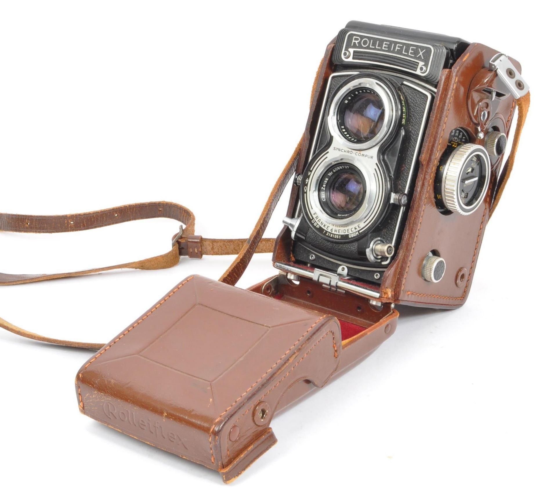 A VINTAGE ROLLEIFLEX SYNCHRO COMPUR FRANKE & HEIDECKE CAMERA