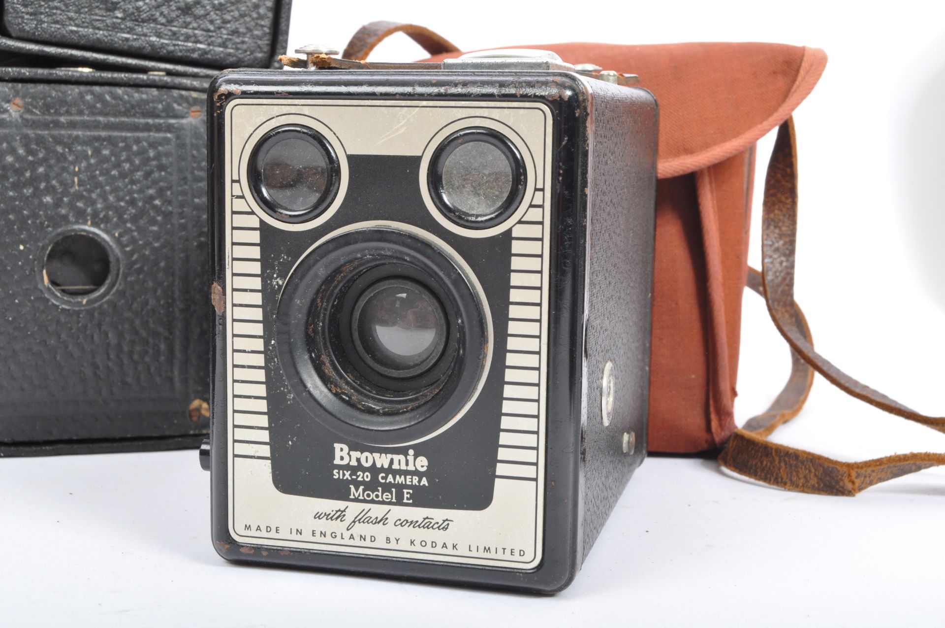 LARGE COLLECTION OF 20TH CENTURY BOX CAMERAS - Image 3 of 6