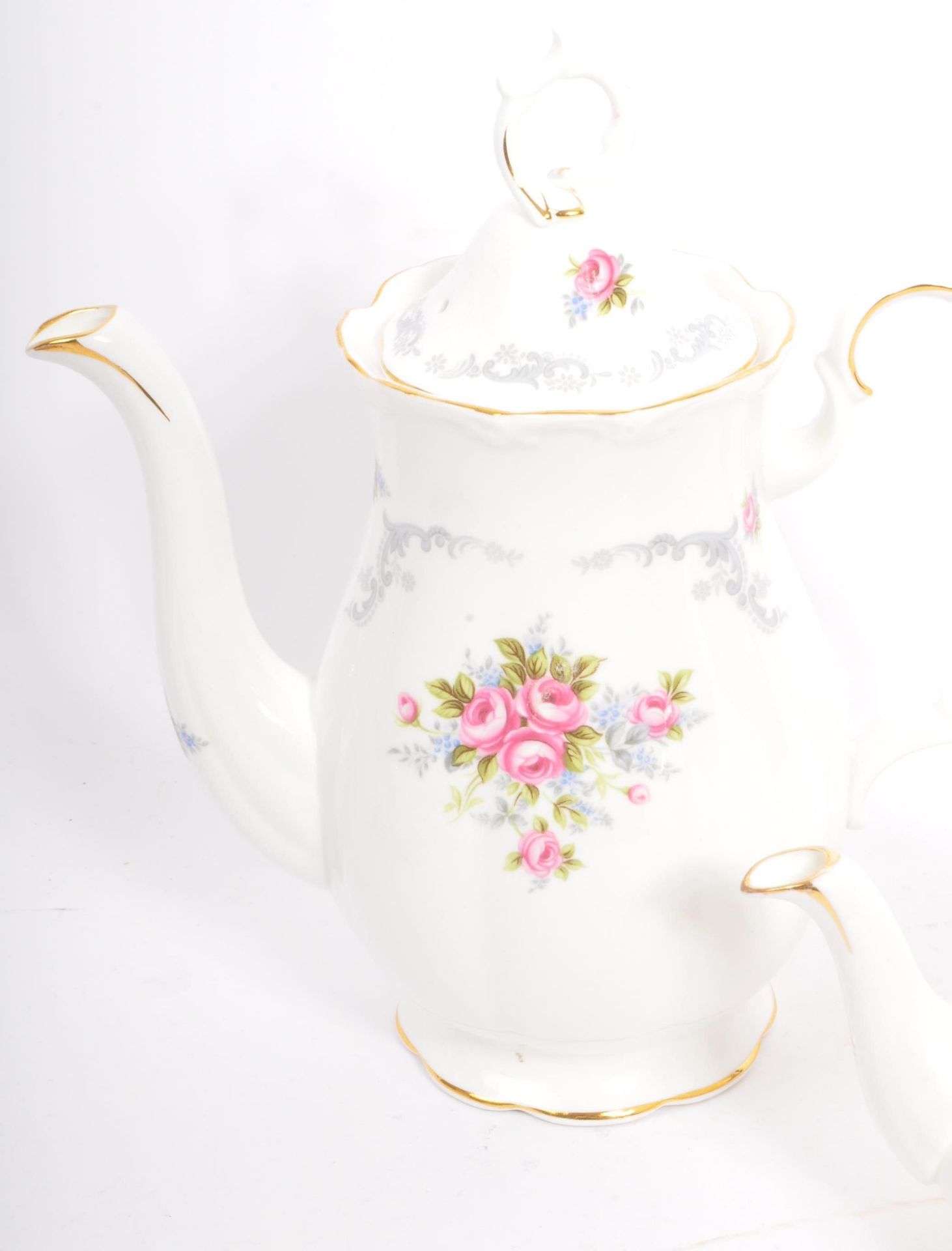 COLLECTION OF ROYAL ALBERT FINE BONE CHINA PORCELAIN ITEMS - Image 3 of 9