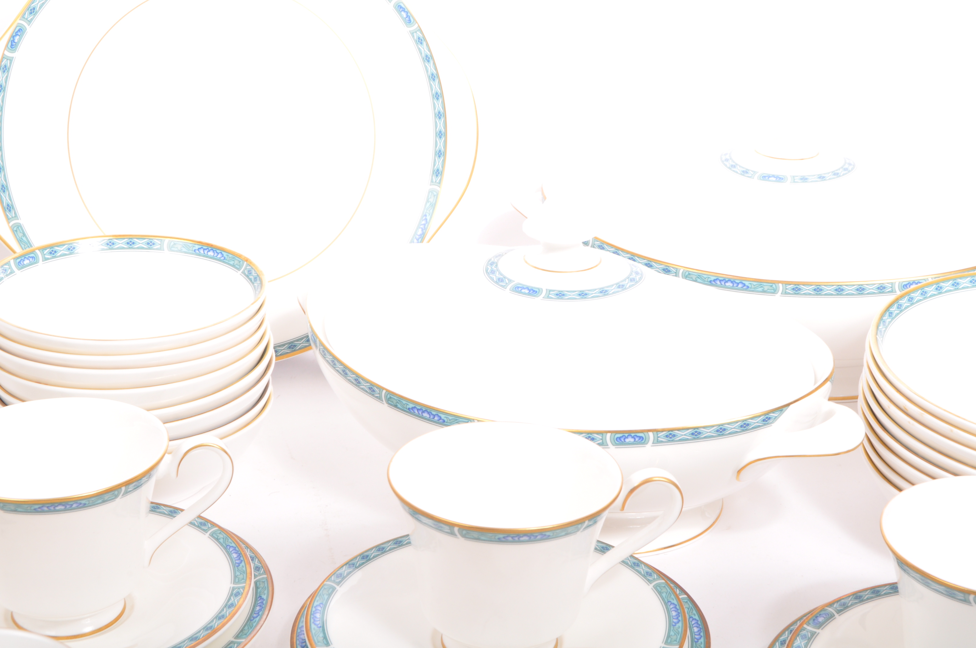ROYAL DOULTON ANTWERP CHINA TEA & DINNER SERVICE - Image 7 of 10
