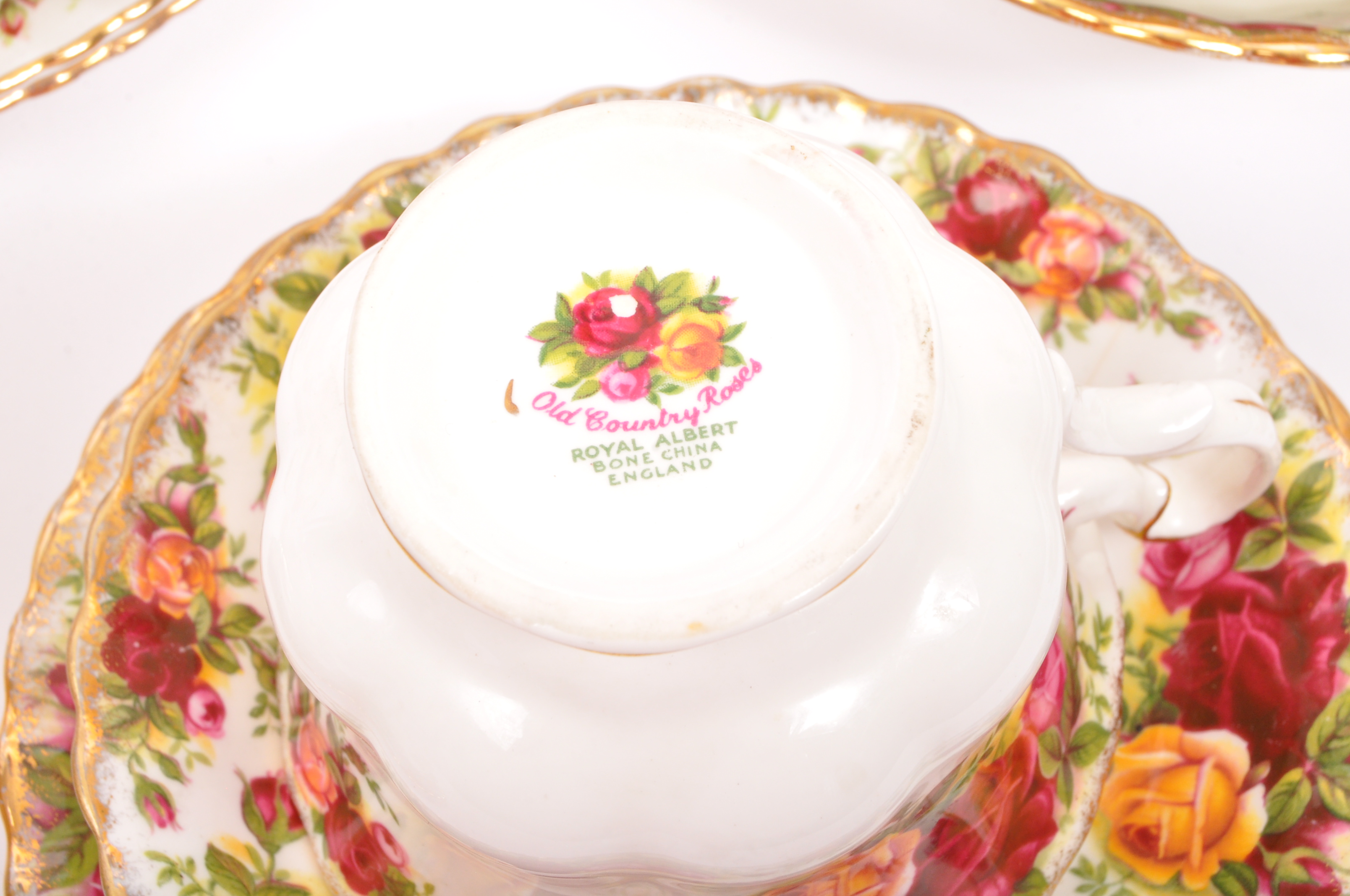 LARGE COLLECTION OF ROYAL ALBERT OLD COUNTRY ROSES TEA SET - Image 8 of 9