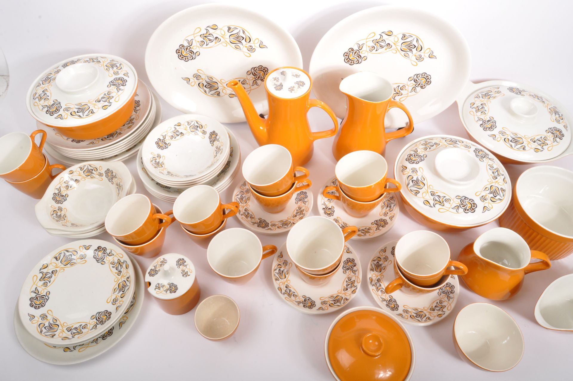 VINTAGE 20TH CENTURY POOLE POTTERY DINNER / TEA SERVICE - Image 9 of 10