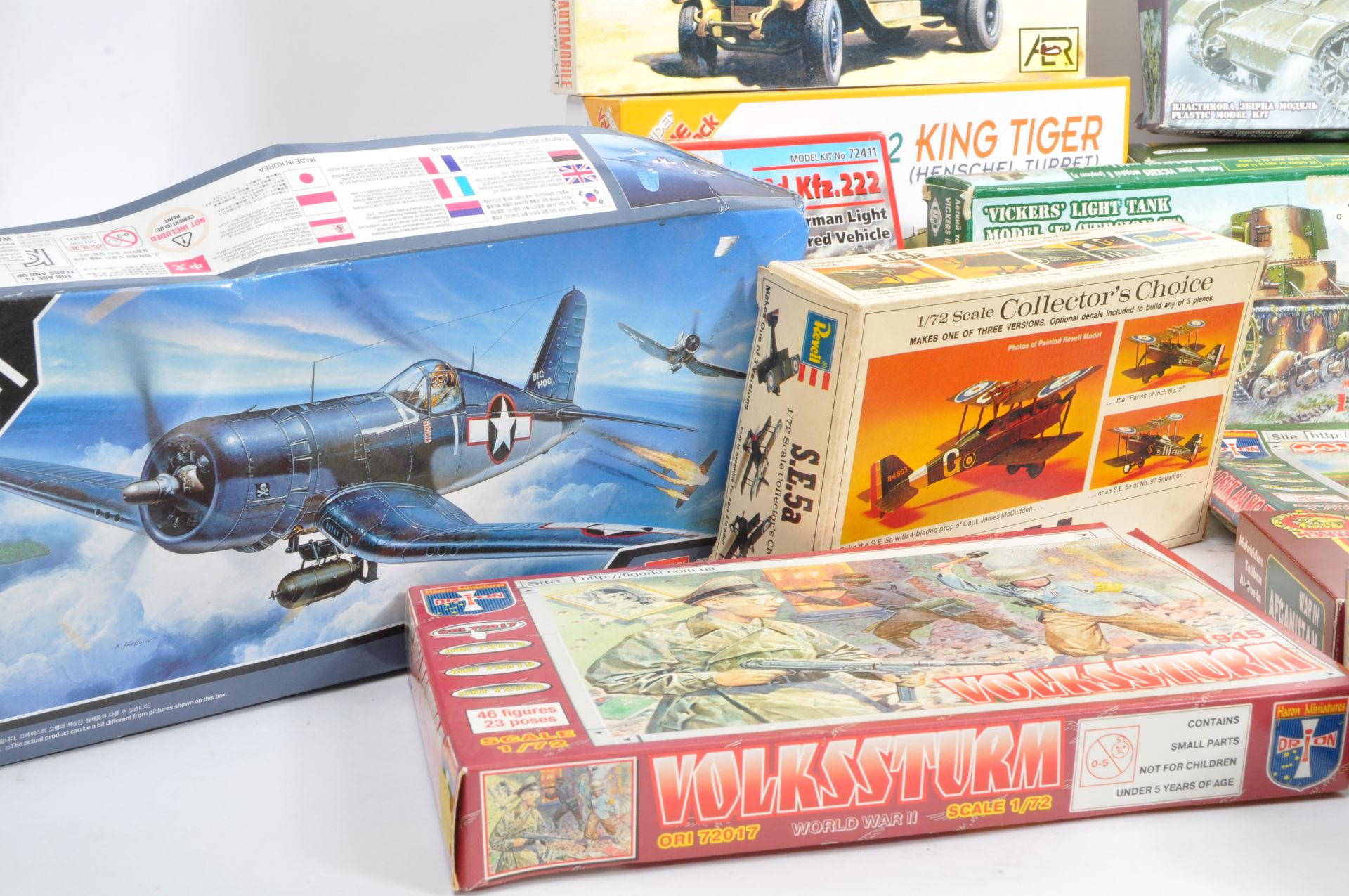 MODEL KITS - COLLECTION OF PLASTIC MODEL KITS - Image 4 of 6