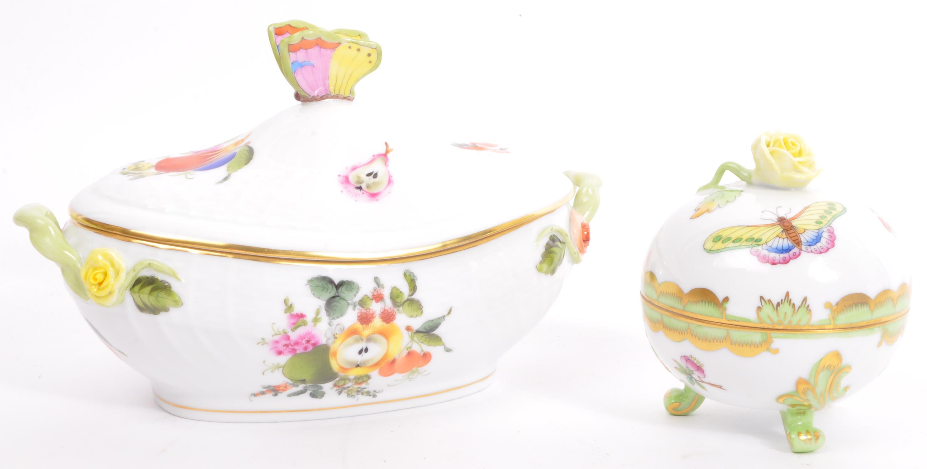 A COLLECTION OF HEREND HUNGRY PORCELAIN DRESSER SET - Image 7 of 9