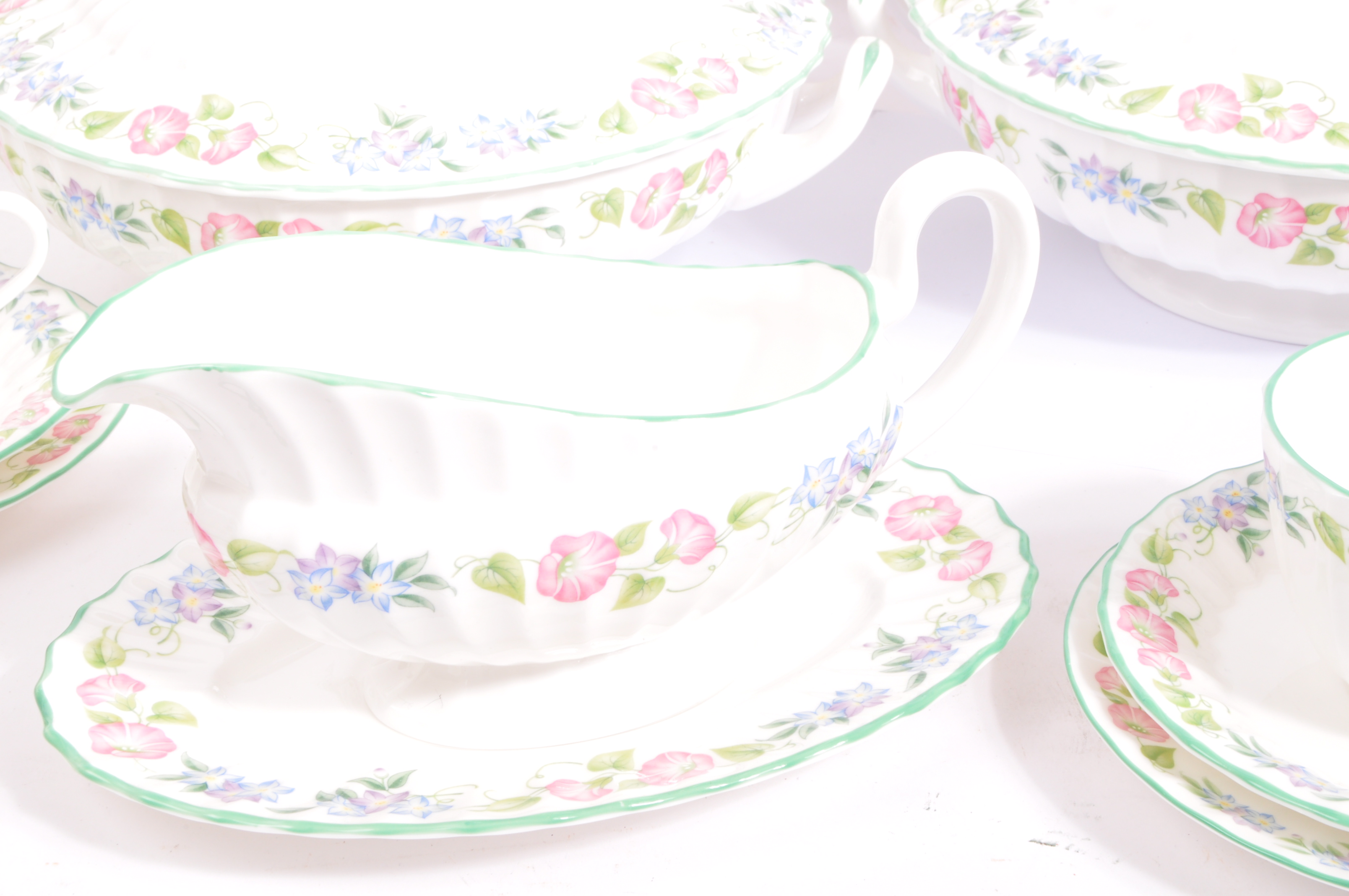 ROYAL WORCESTER - ENGLISH GARDEN PATTERN - DINNER SERVICE - Image 4 of 7