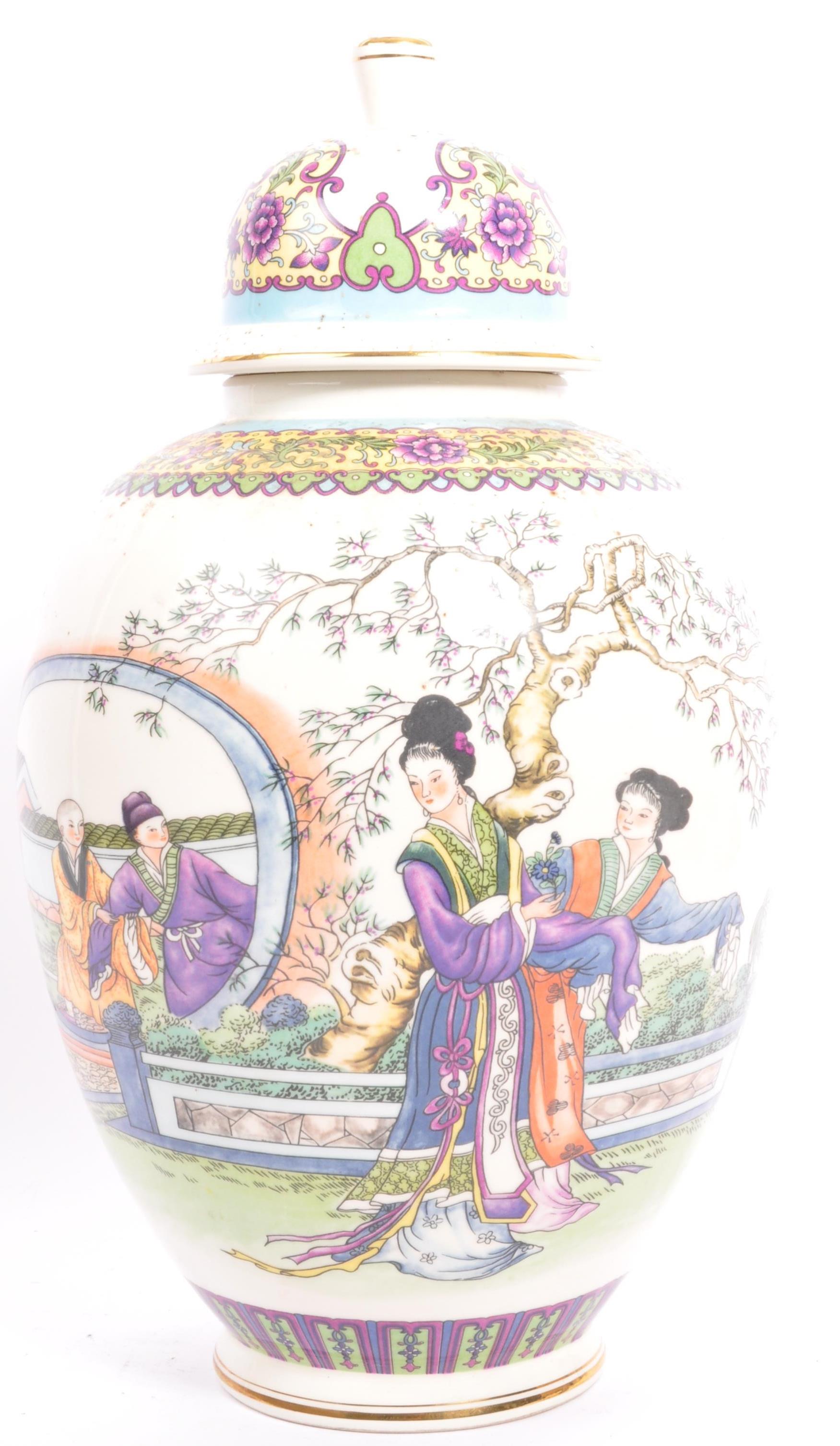 VINTAGE 20TH CENTURY JAPANESE FAMILLE ROSE LIDDED URN