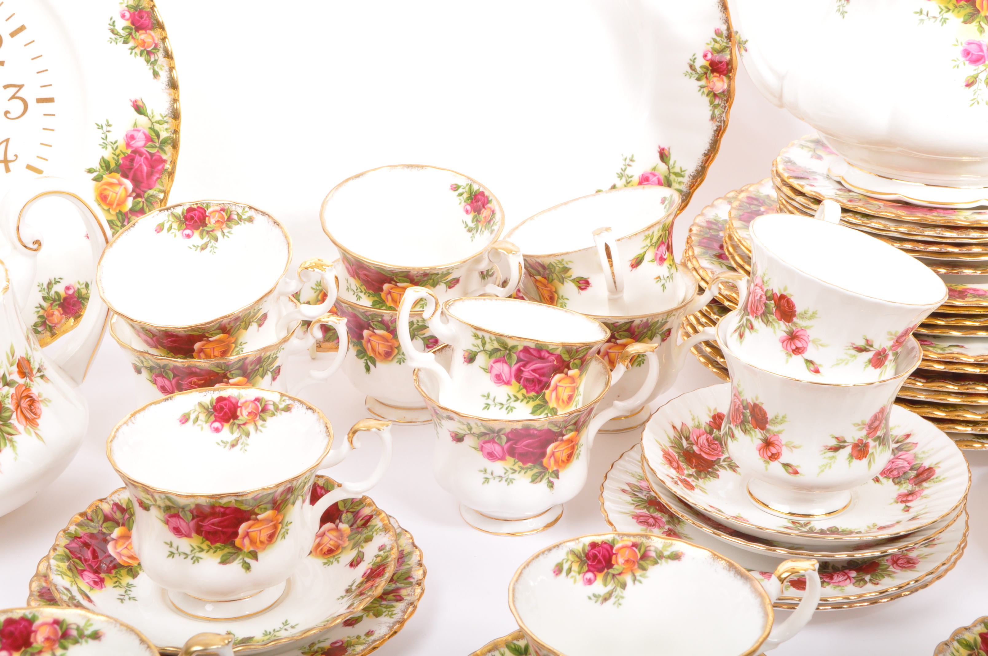 LARGE COLLECTION OF ROYAL ALBERT OLD COUNTRY ROSES TEA SET - Image 6 of 9