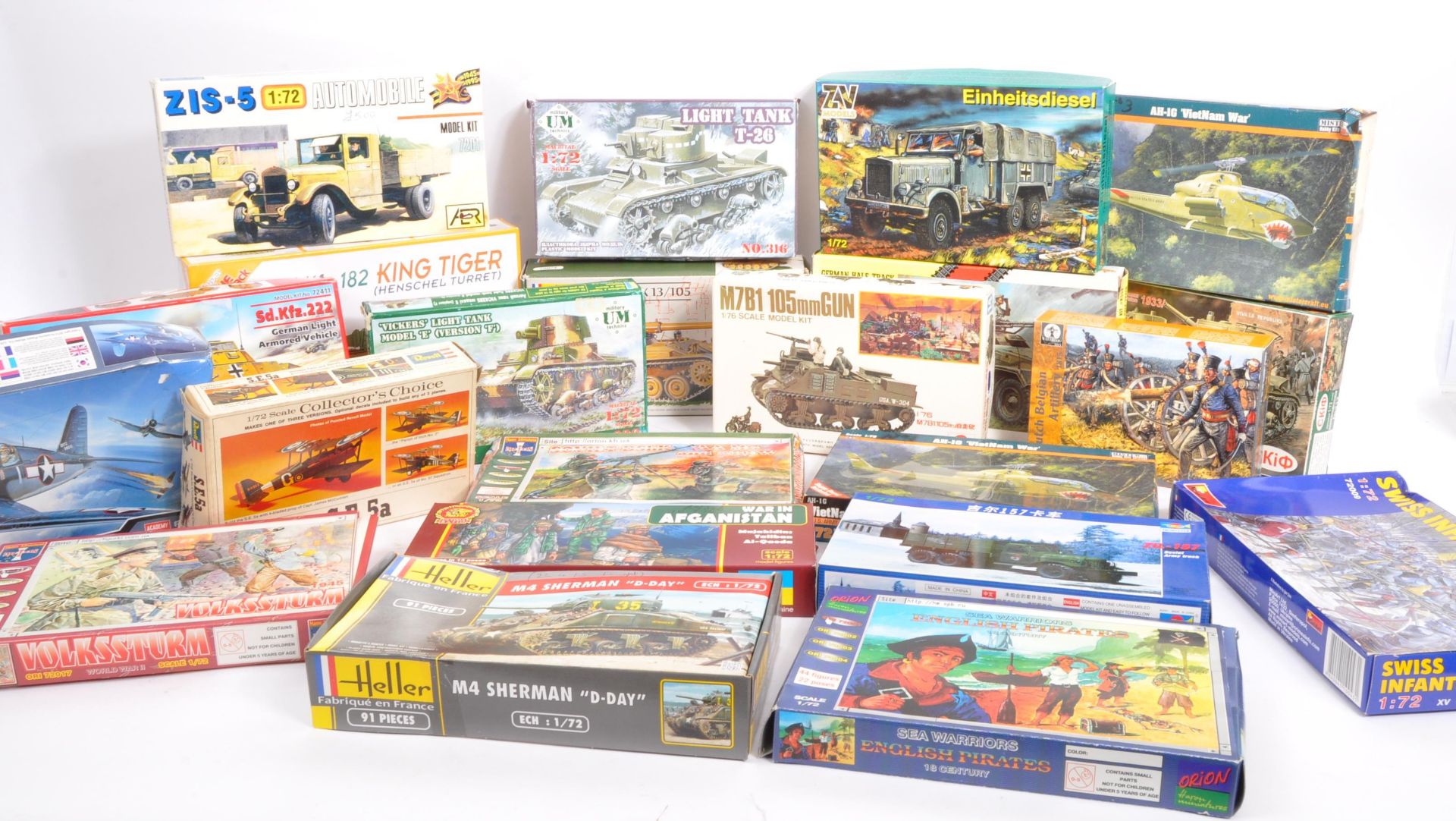 MODEL KITS - COLLECTION OF PLASTIC MODEL KITS