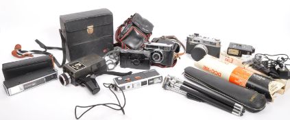 COLLECTION OF VINTAGE 20TH CENTURY CAMERAS & ACCESSORIES