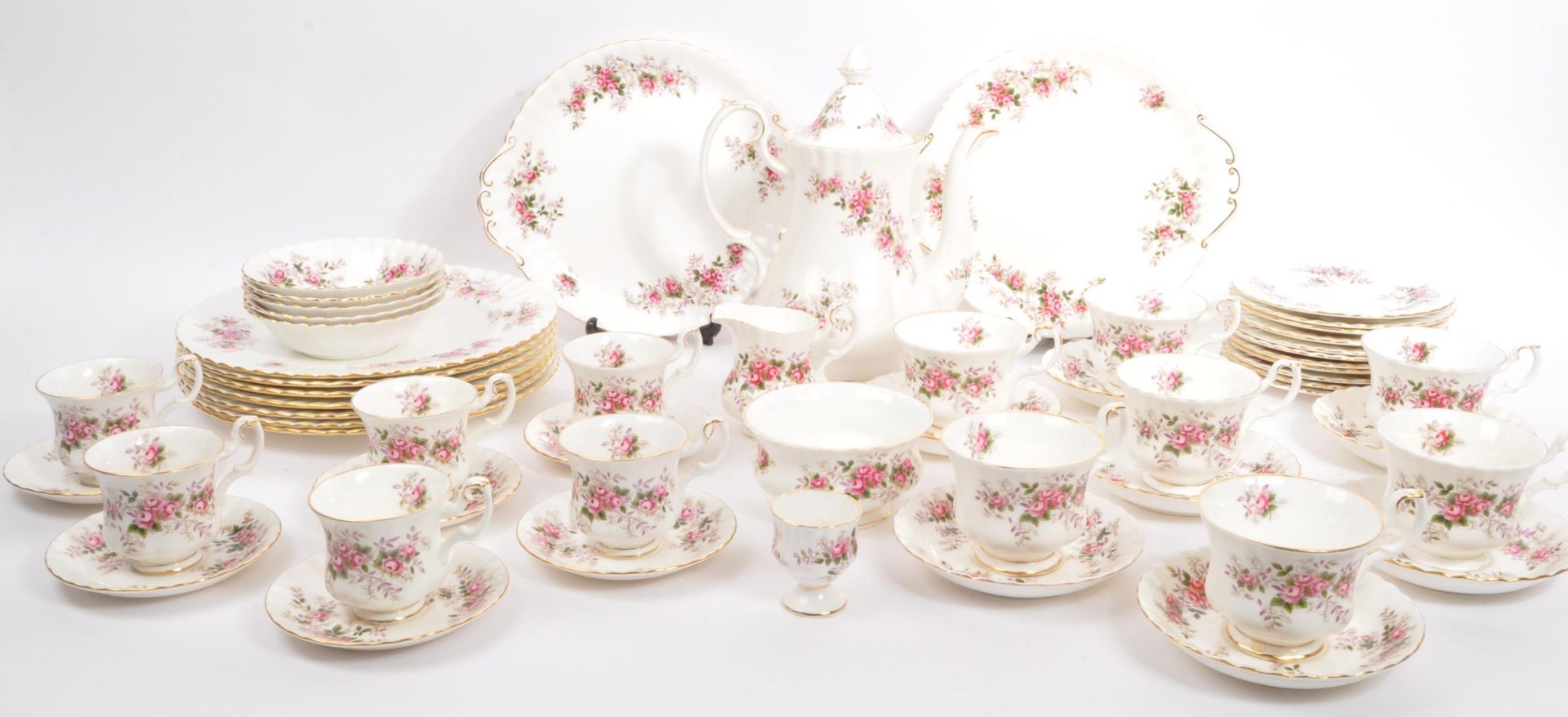 VINTAGE ROYAL ALBERT LAVENDER ROSE TEA & DINNER SERVICE