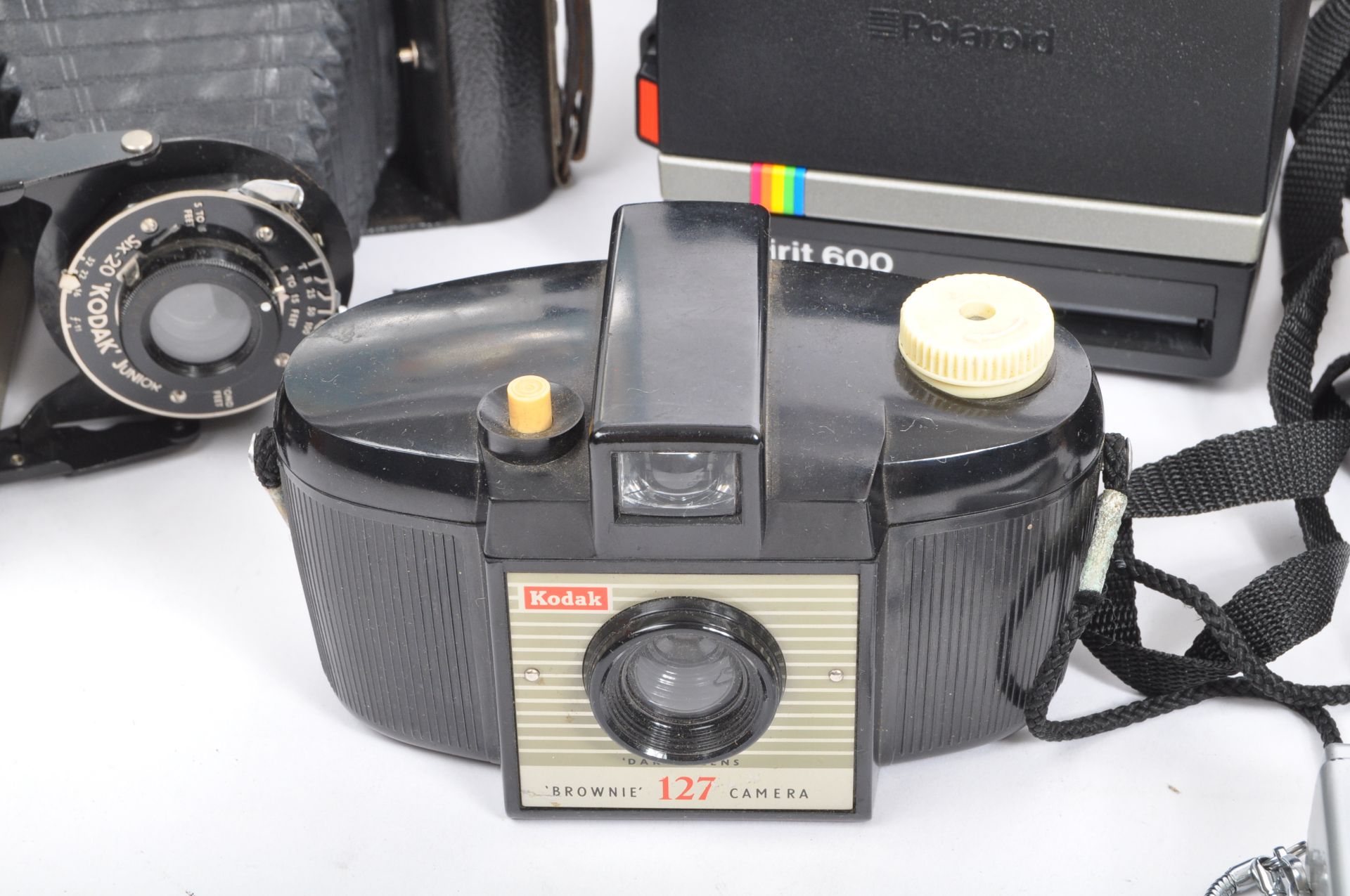 COLLECTION OF VINTAGE 20TH CENTURY CAMERAS - Image 5 of 8