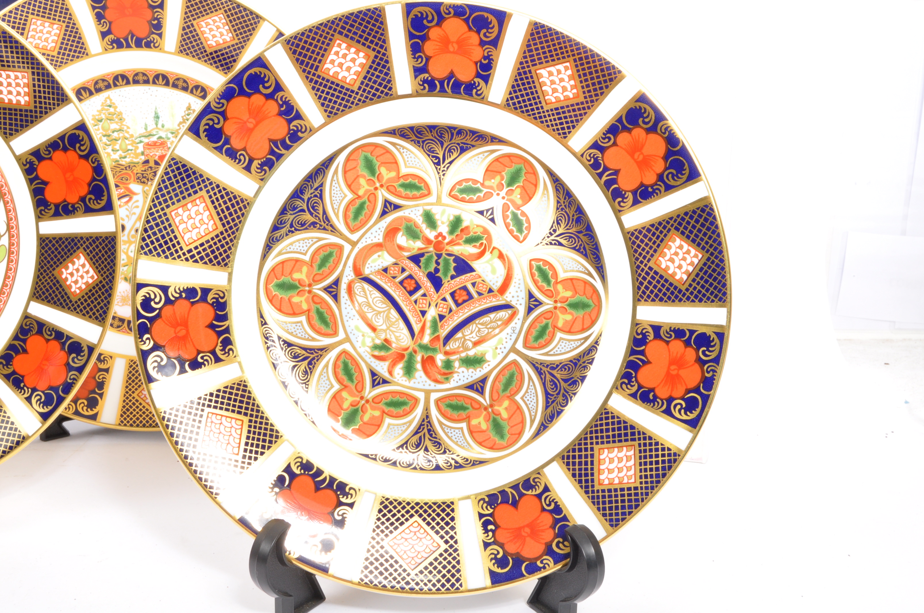 A COLLECTION OF ROYAL CROWN DERBY IMARI PLATES - Image 4 of 11