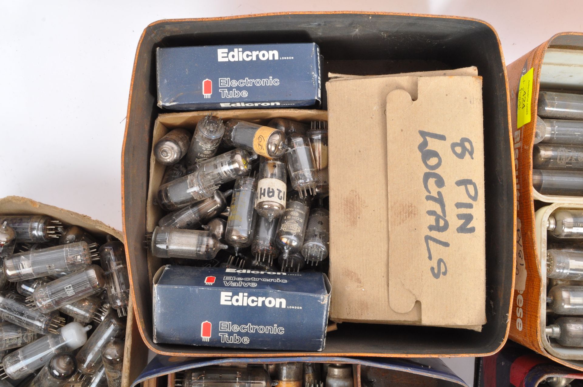 A COLLECTION OF VINTAGE 20TH CENTURY BOXED & LOOSE VALVES - Image 2 of 10