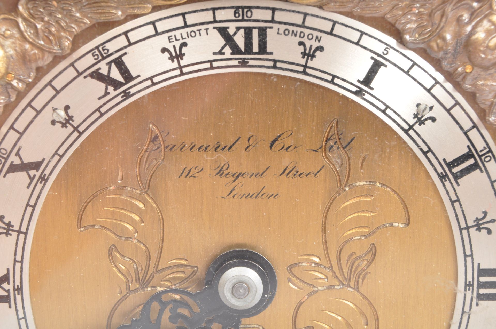 A VINTAGE 20TH CENTURY OAK CASED MANTLE CLOCK BY GARRARD & CO - Image 6 of 6