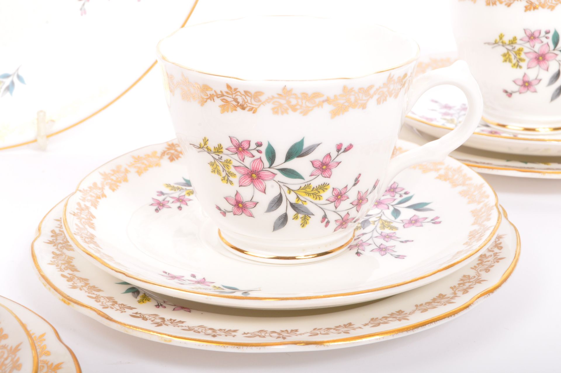 ROYAL ALBERT & ROYAL GRAFTON FINE BONE CHINA TEA SERVICE X 2 - Bild 3 aus 7