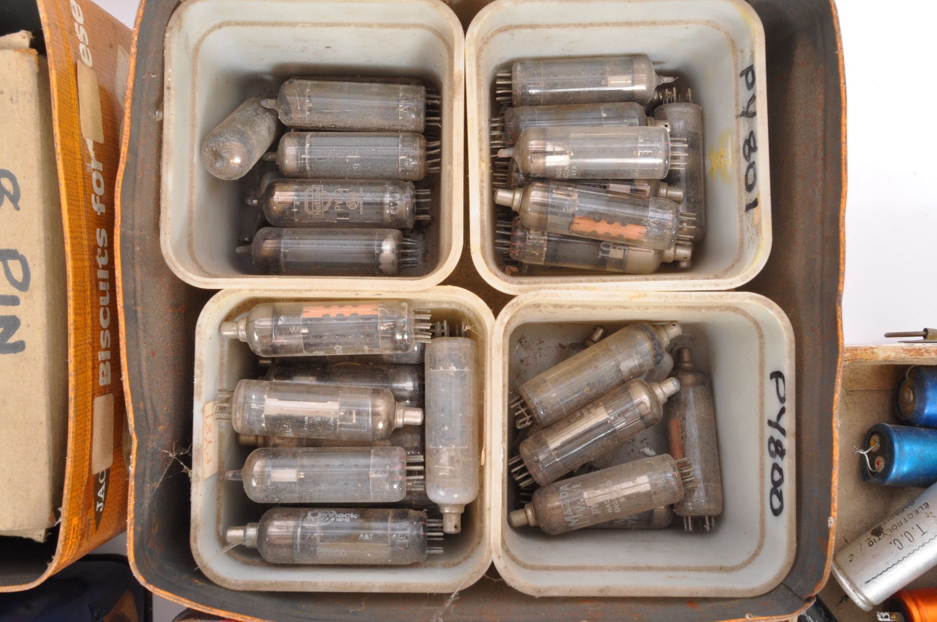 A COLLECTION OF VINTAGE 20TH CENTURY BOXED & LOOSE VALVES - Image 3 of 10