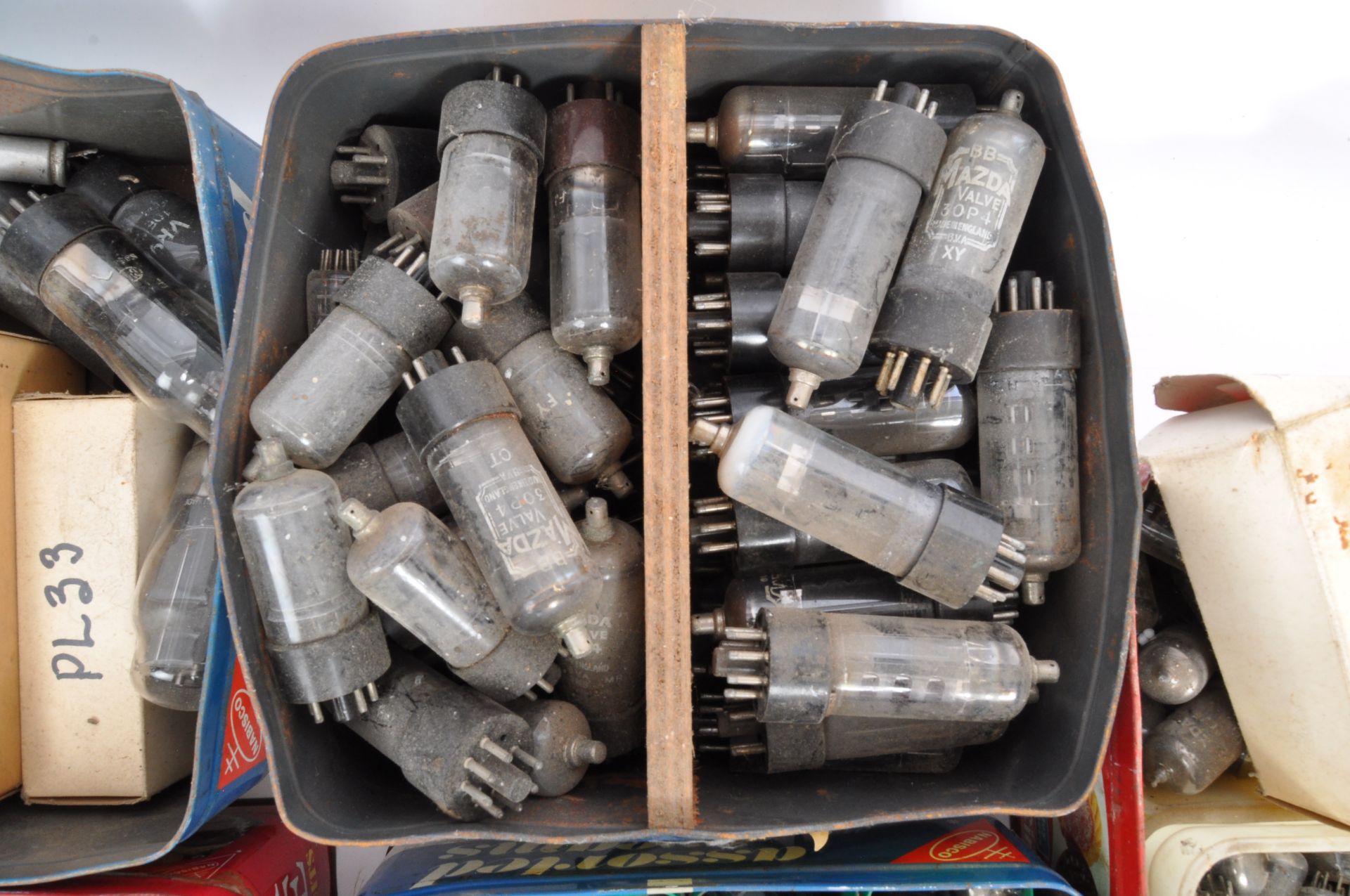 COLLECTION OF VINTAGE 20TH CENTURY RADIO VALVES - Image 3 of 10