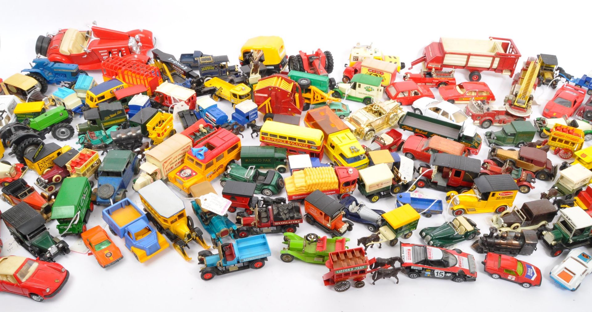 DIECAST - LARGE COLLECTION OF ASSORTED DIECAST MODELS