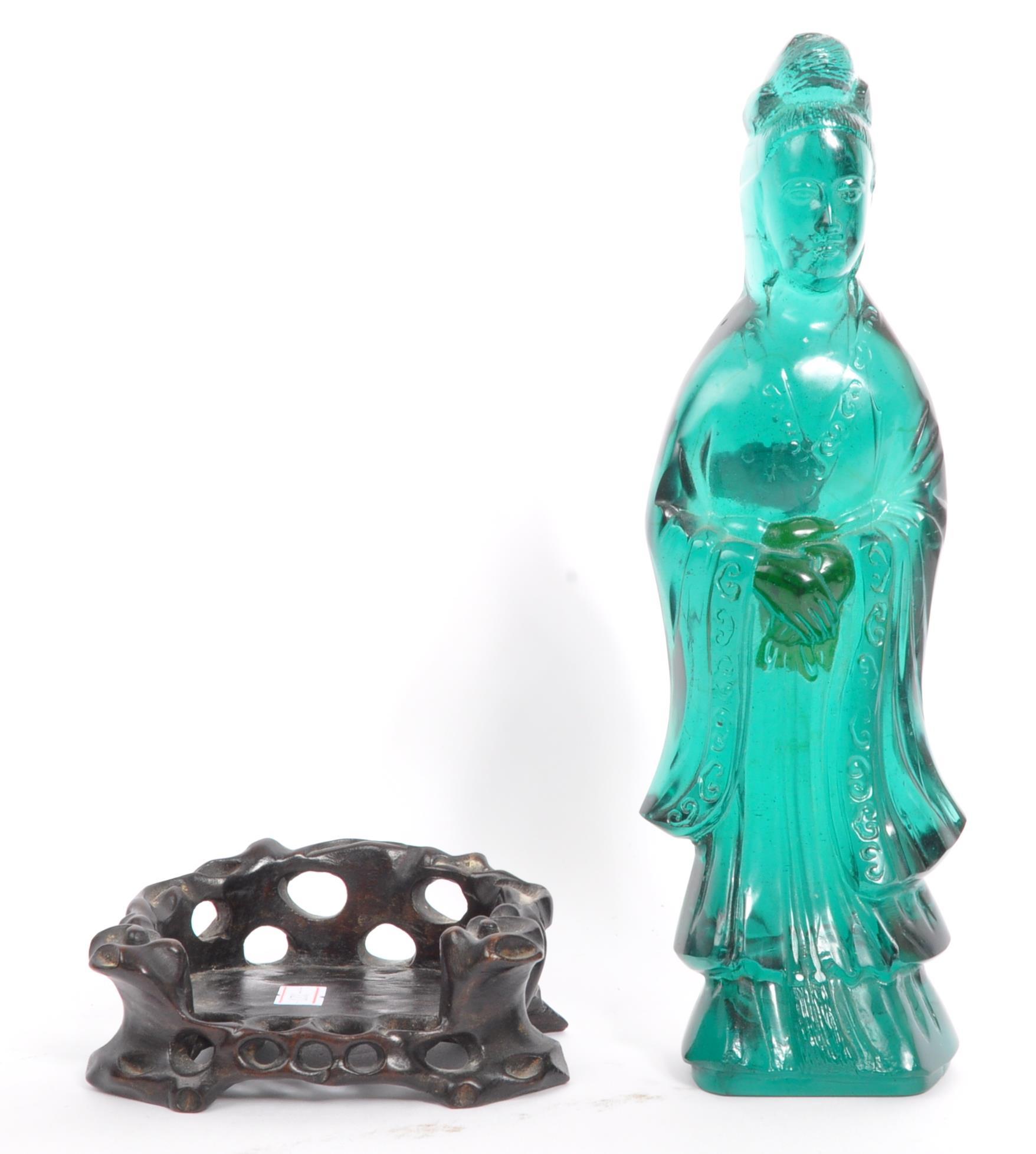 A 19TH CENTURY CHINESE ORIENTAL BLANC DE CHINE GLASS FIGURINE - Image 4 of 5