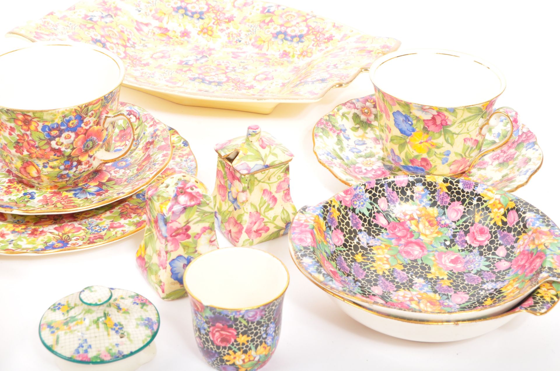 A VARYING COLLECTION OF EARLY 20TH CENTURY CHINTZ CERAMICS - Bild 2 aus 5