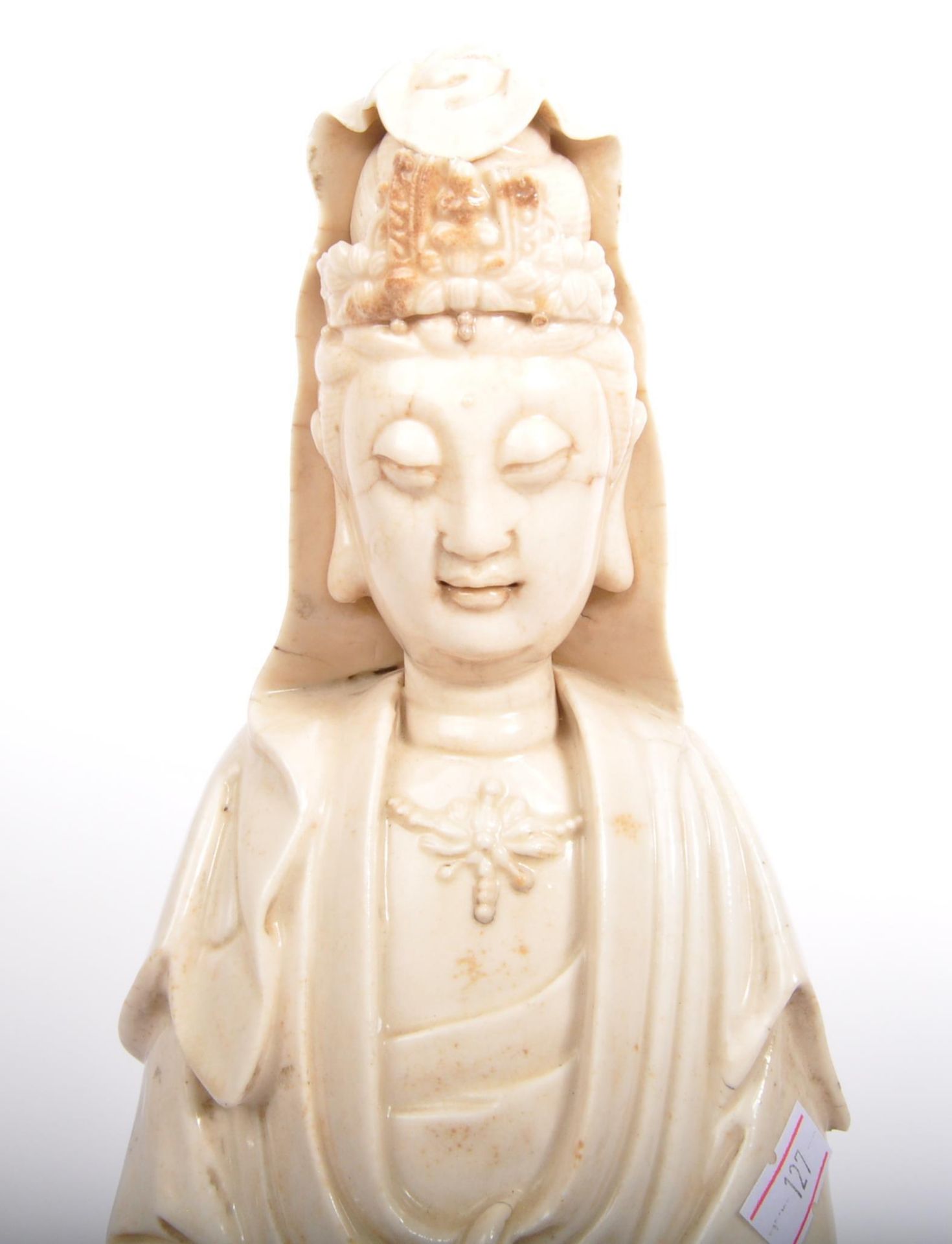 AN 18TH CENTURY CHINESE ORIENTAL BLANC DE CHINE CERAMIC FIGURE - Image 3 of 7