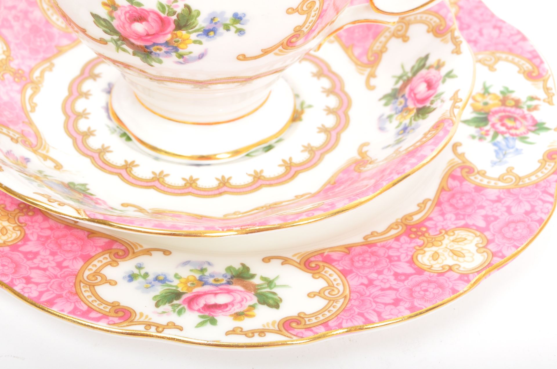 A 20TH CENTURY ROYAL ALBERT LADY CARLYLE TEA SERVICE SET - Image 3 of 6