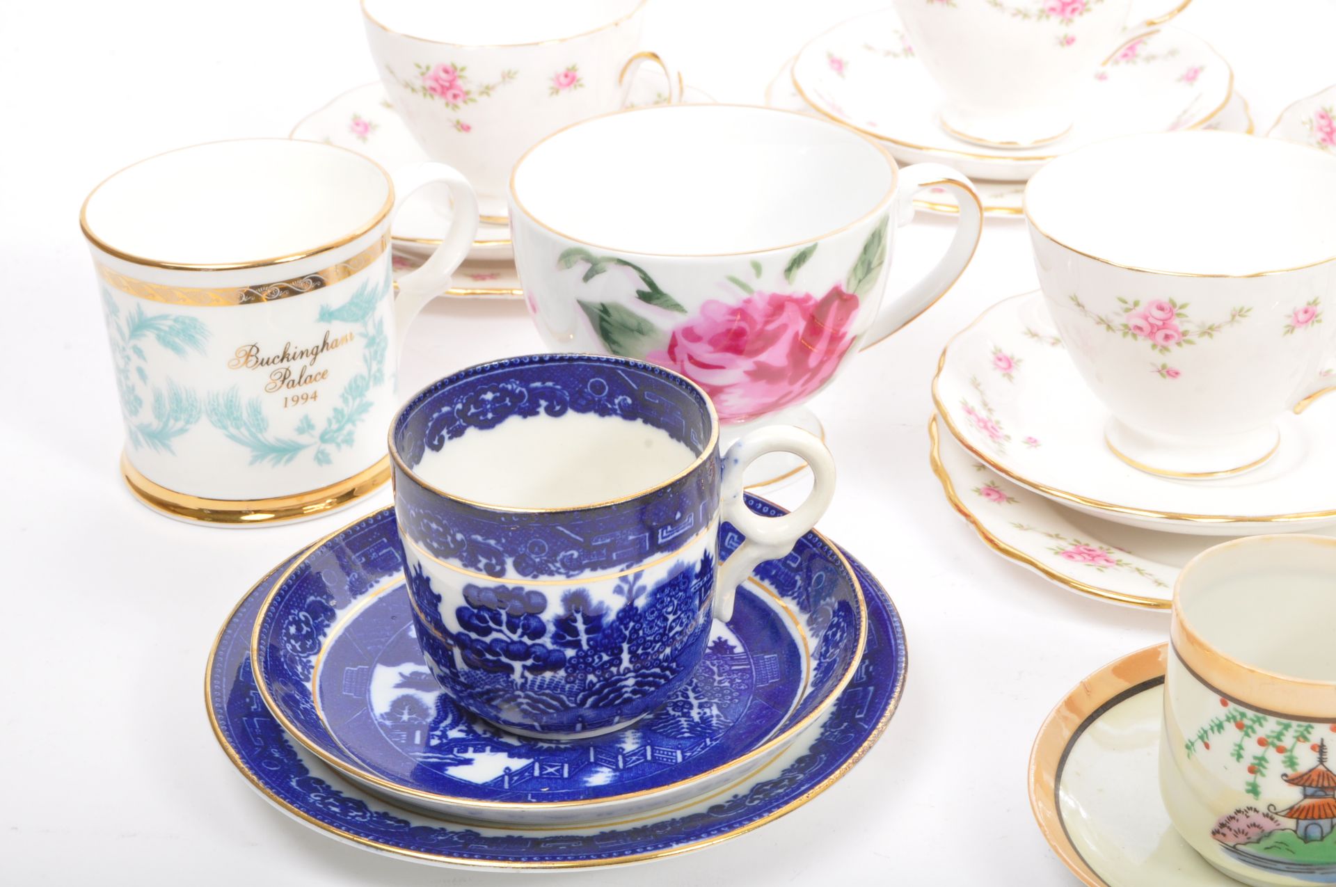 19TH CENTURY & LATER TEACUPS & SAUCERS & TEA SERVICE - Image 6 of 11